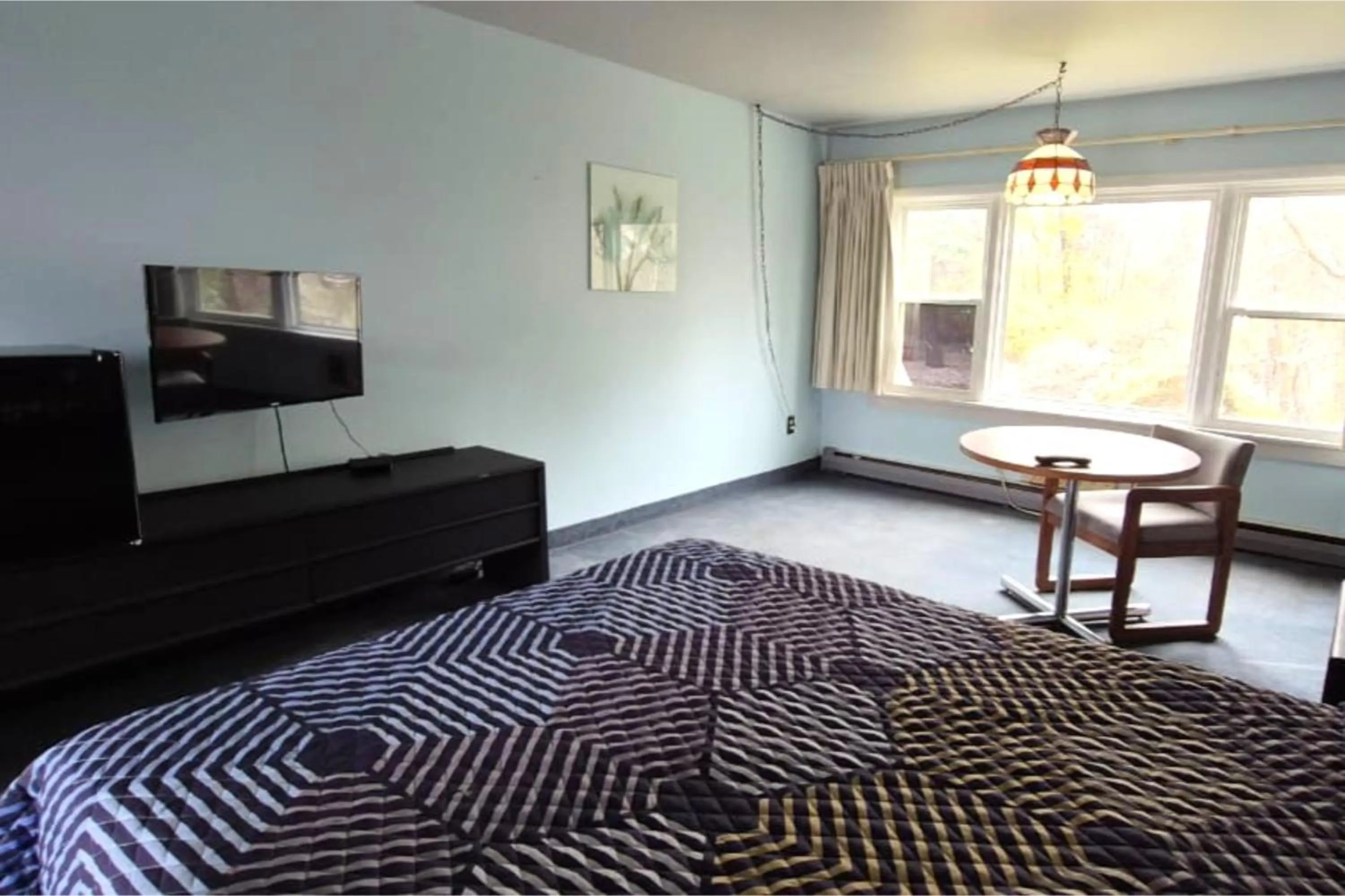 Bedroom, Bed in Capital O Swan Inn Comstock Park