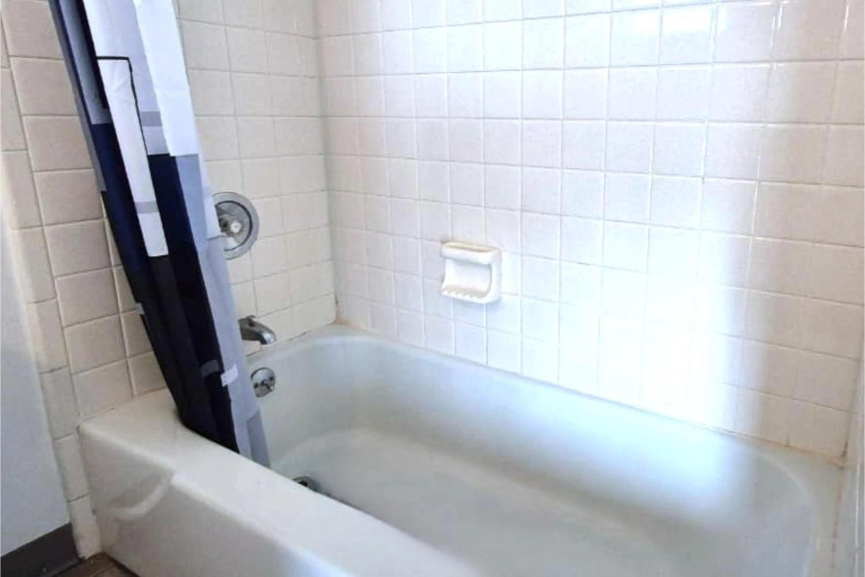 Bathroom in Capital O Swan Inn Comstock Park