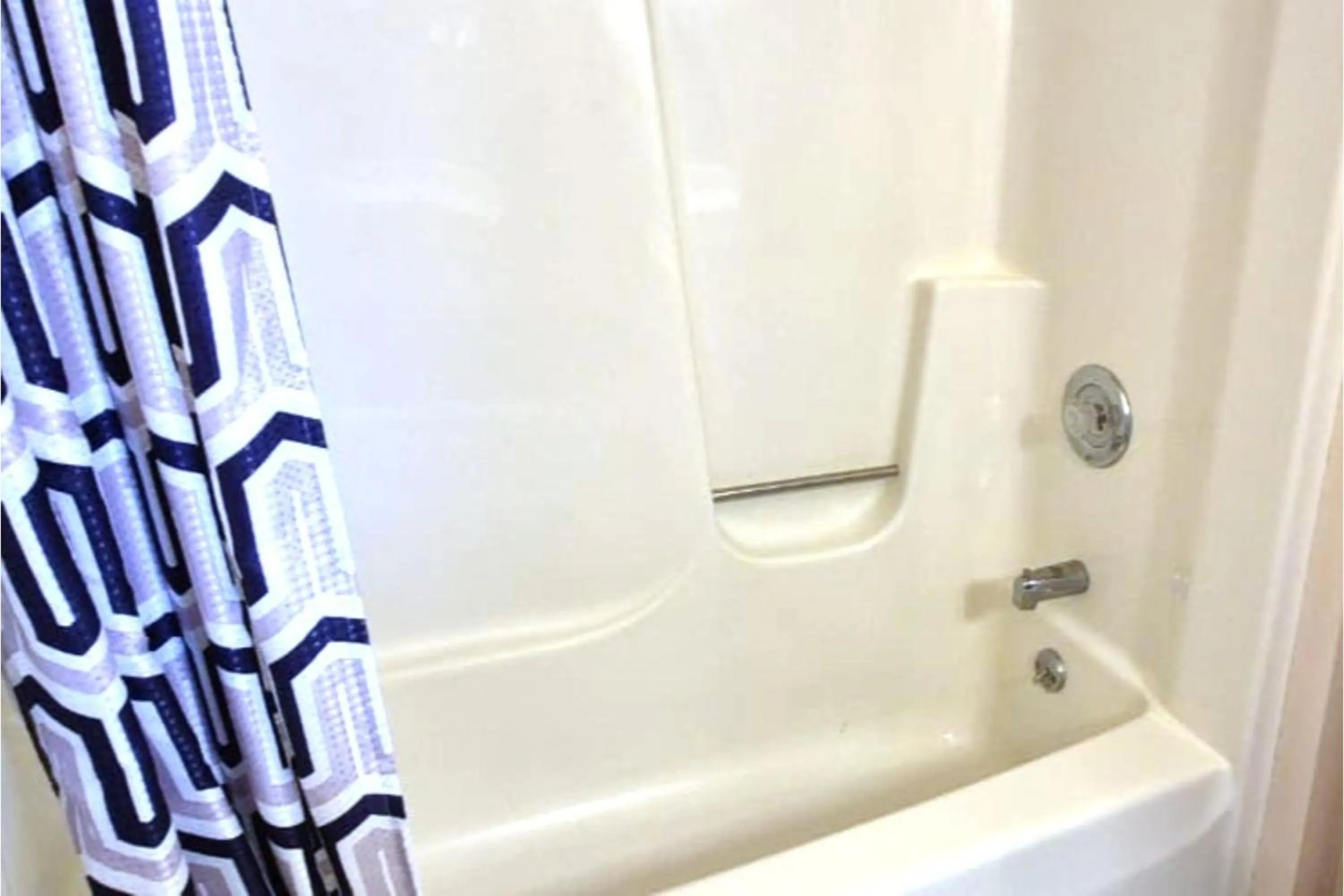 Bathroom in Capital O Swan Inn Comstock Park