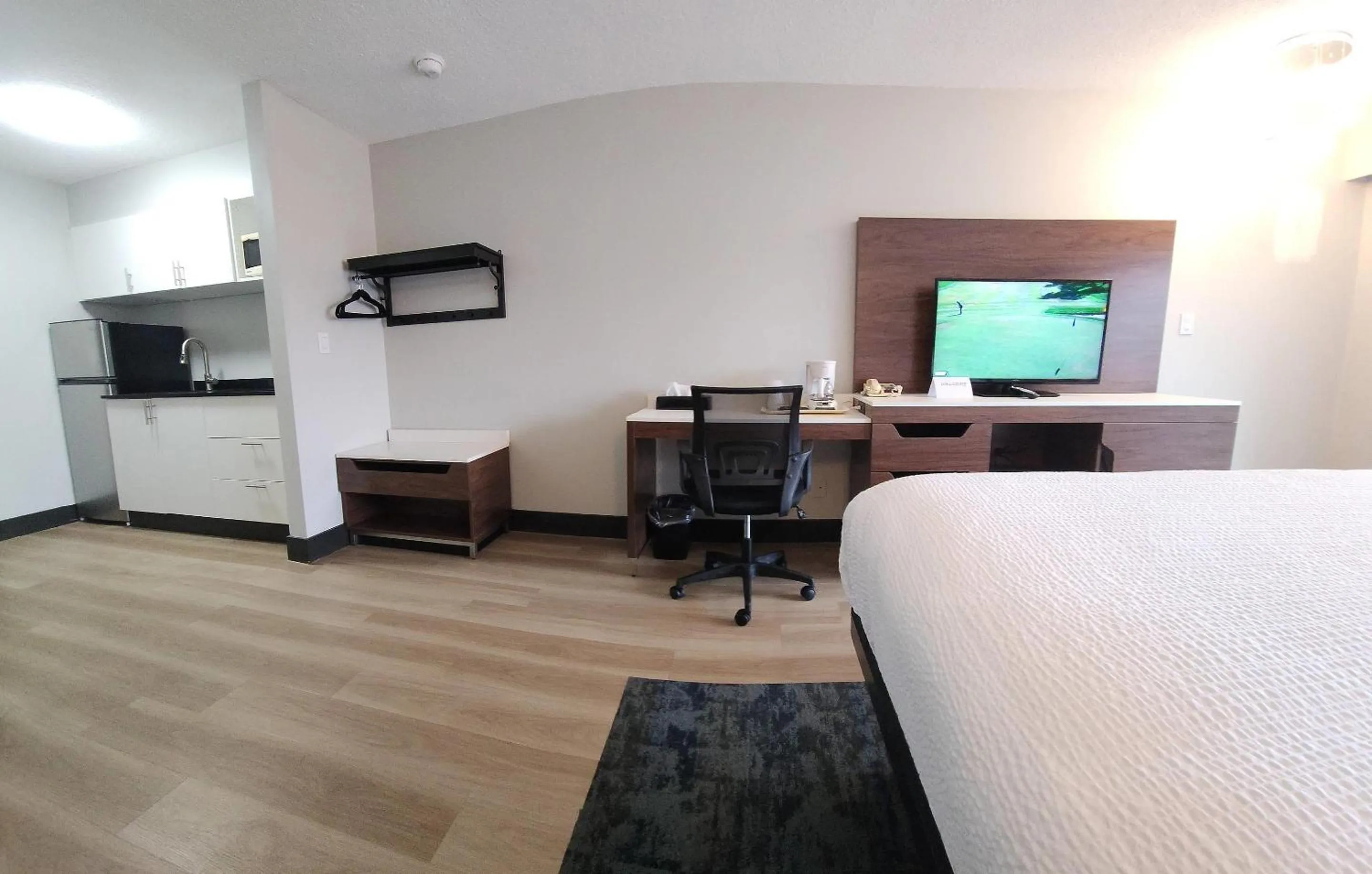 Bedroom, Bed in Inn The Mountains, an Ascend Collection Hotel