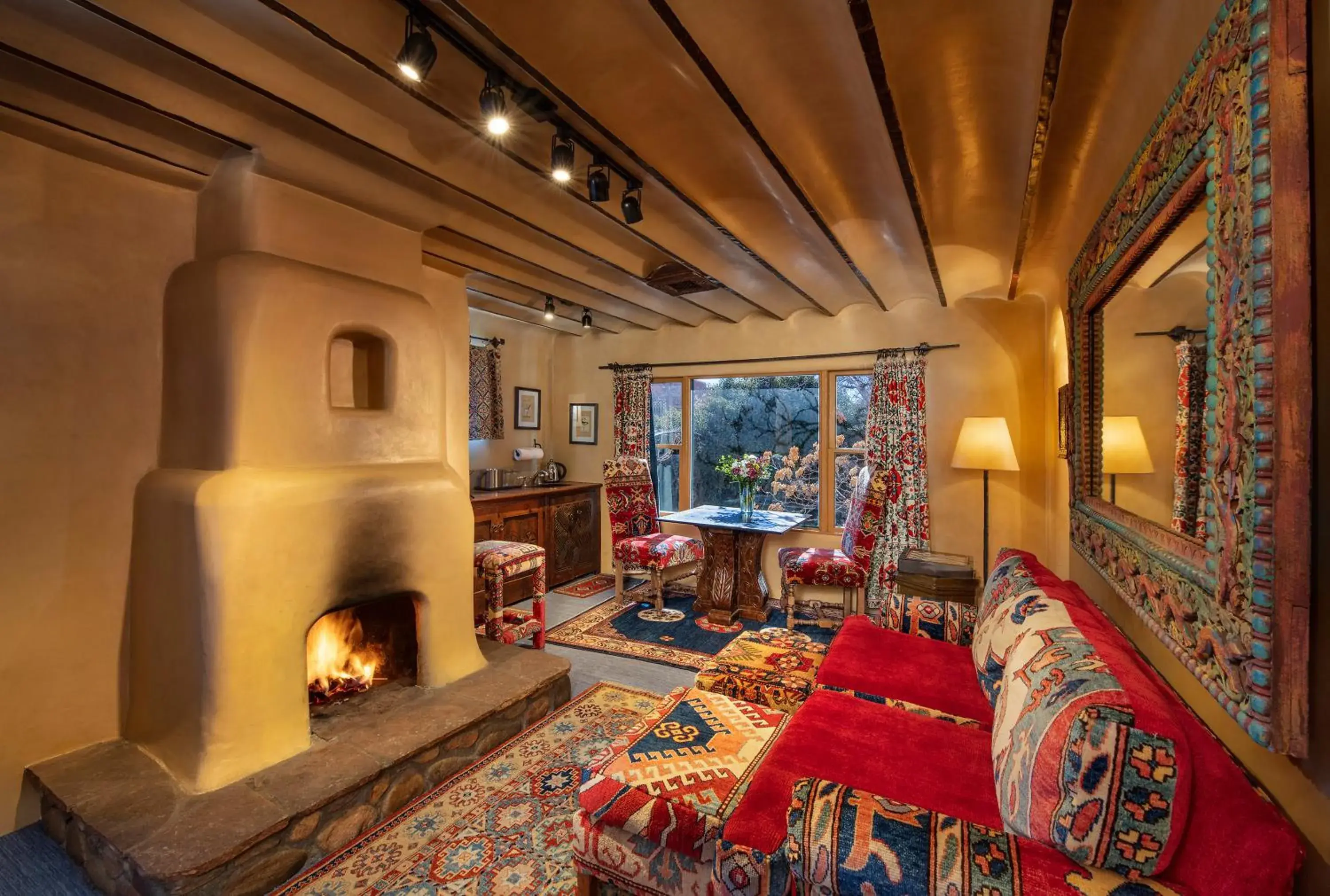 Luxury Double Room in The Inn of Five Graces Luxury Double Room in The Inn of Five Graces