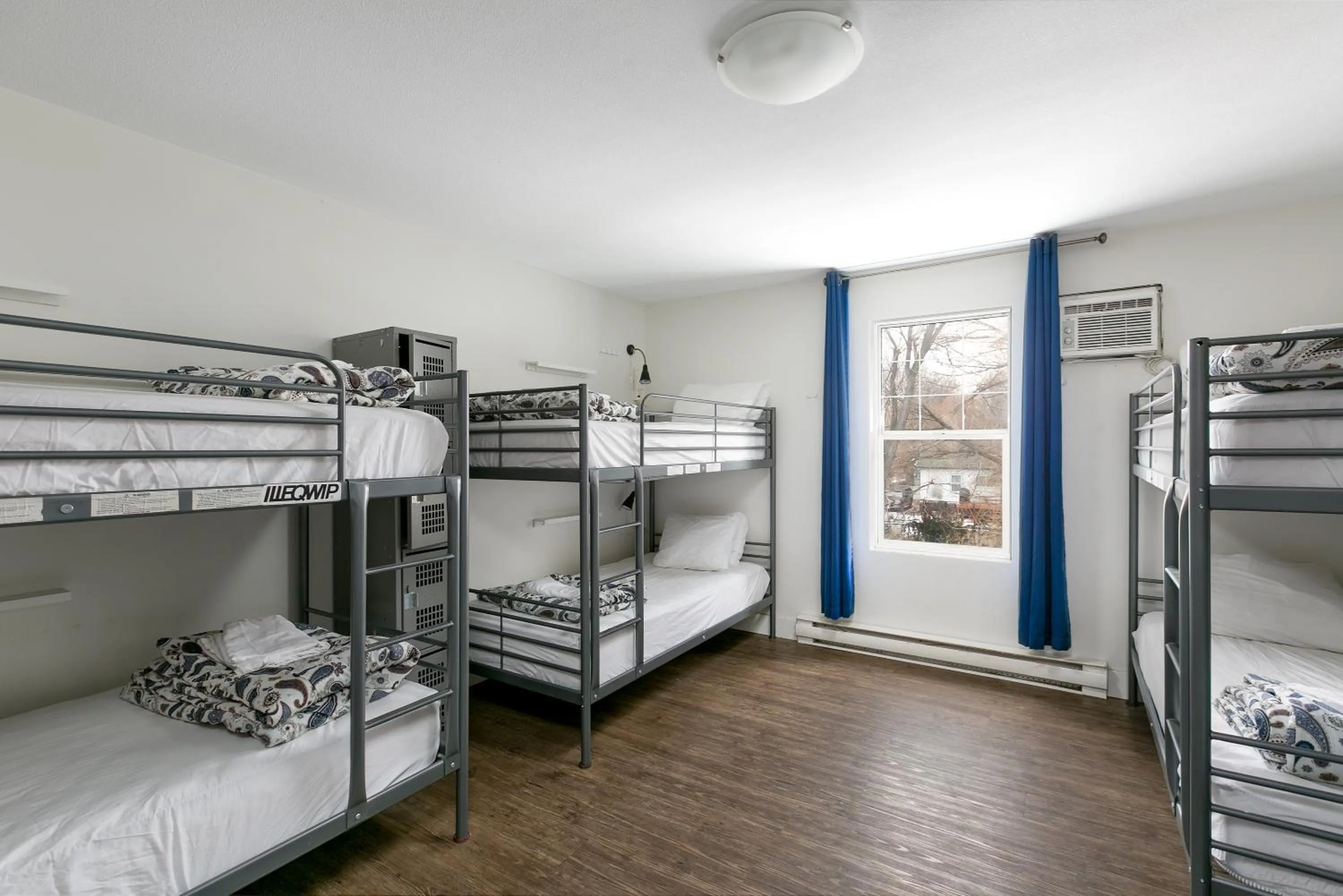 Bedroom, Bed in HI Kelowna Hostel