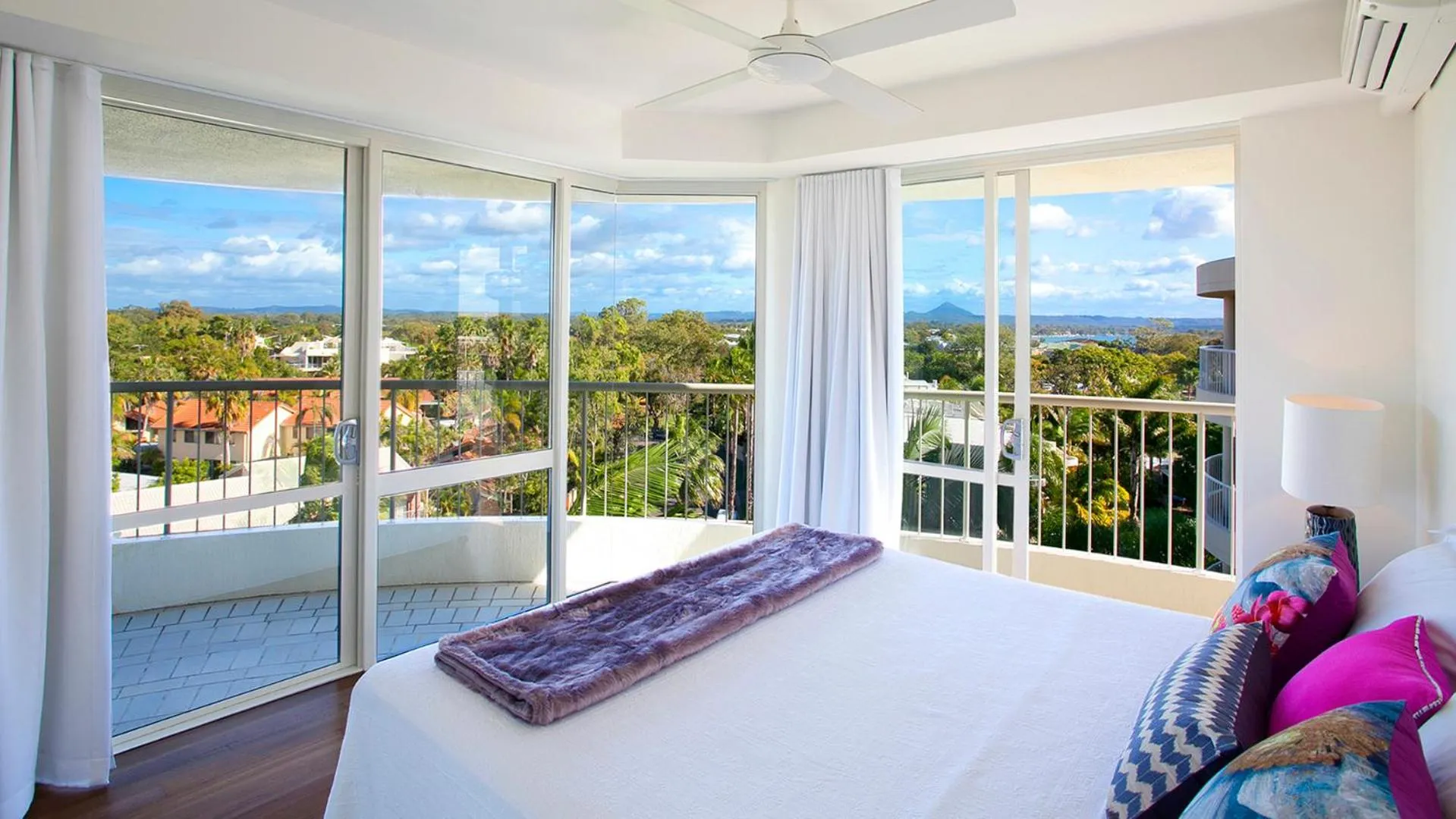 Bed in Noosa Pacific Resort