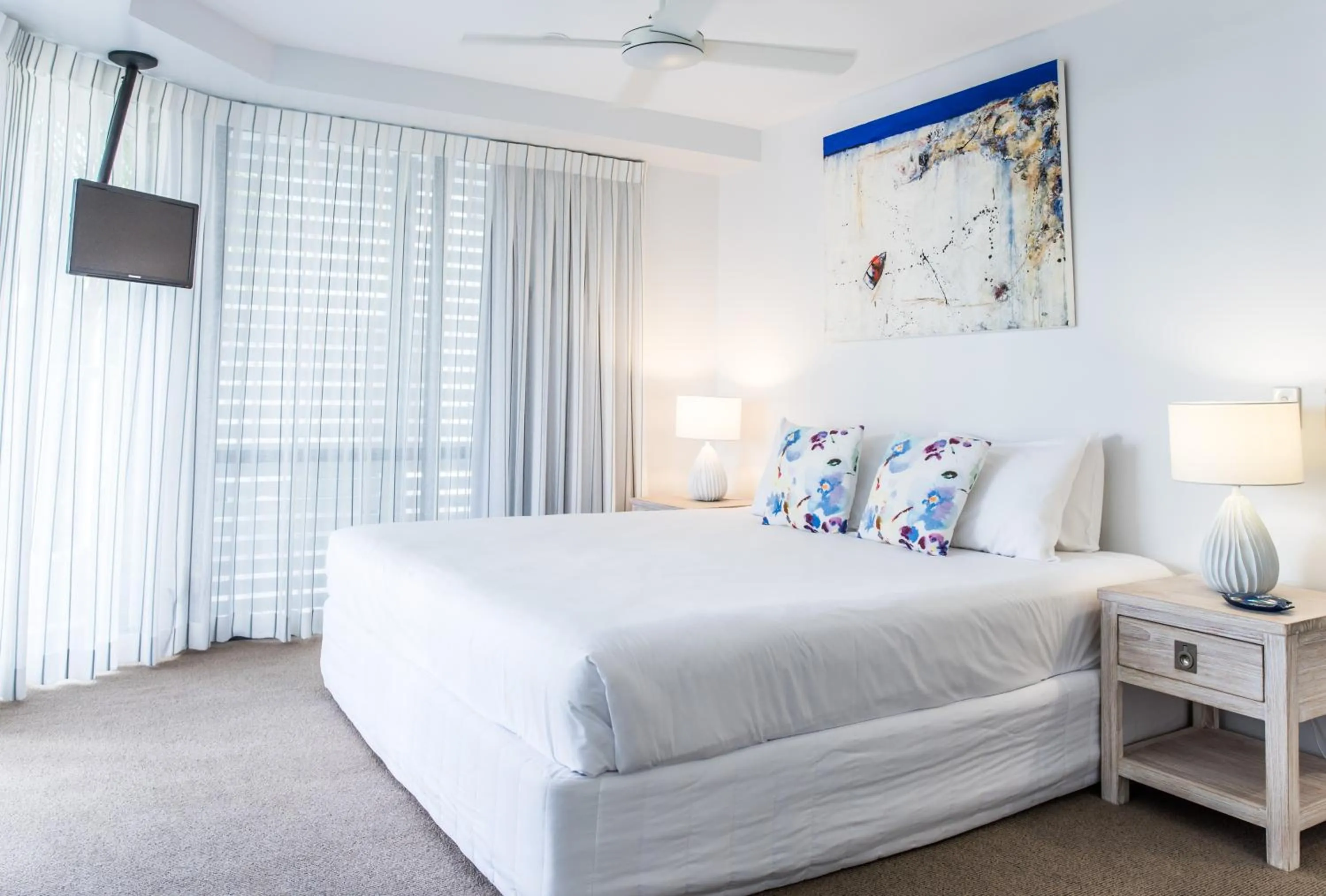 Bed in Noosa Pacific Resort