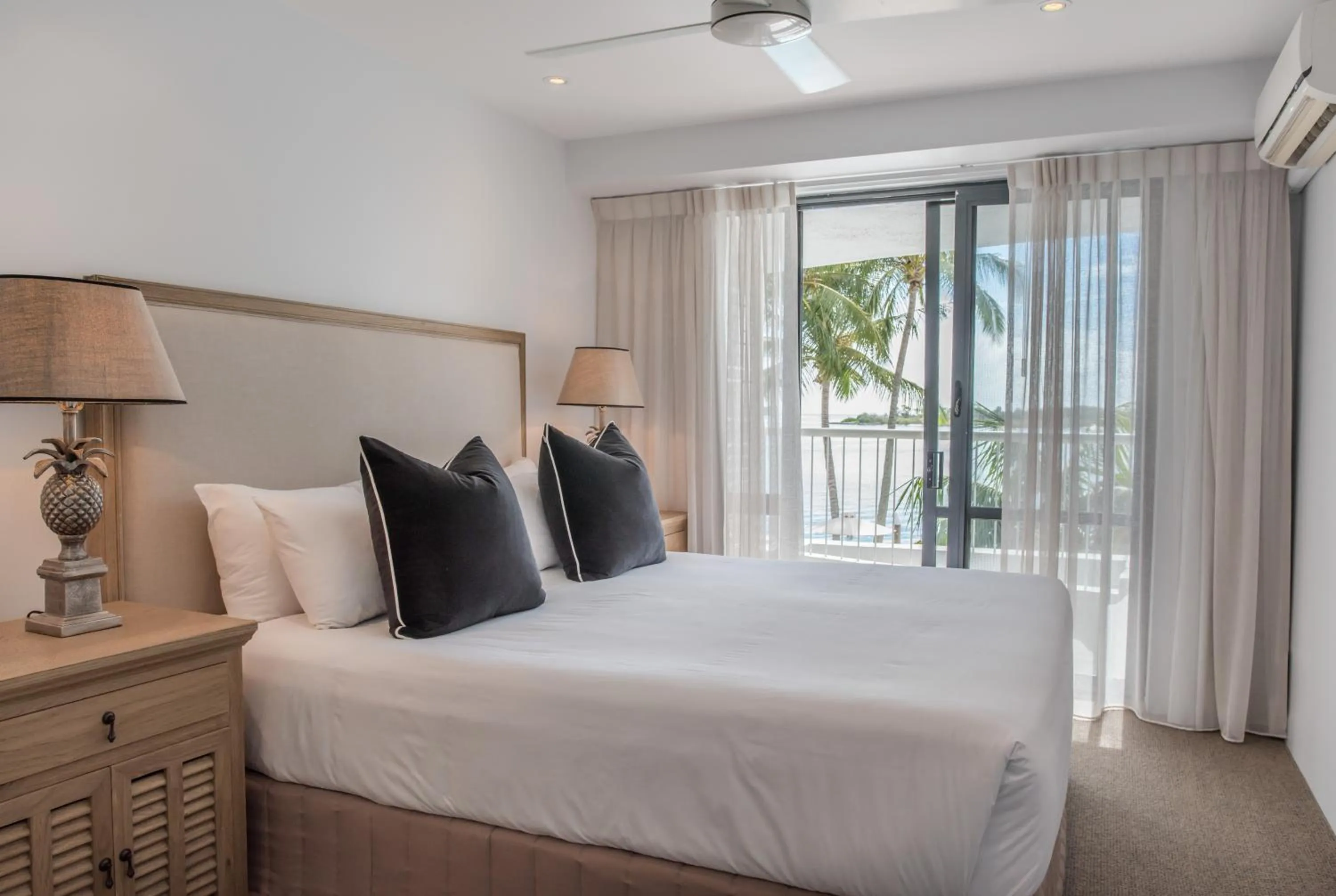 Bed in Noosa Pacific Resort