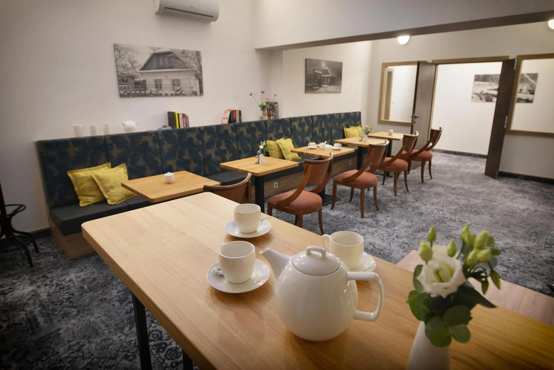 Restaurant/places to eat in Vysocina Design Apartments