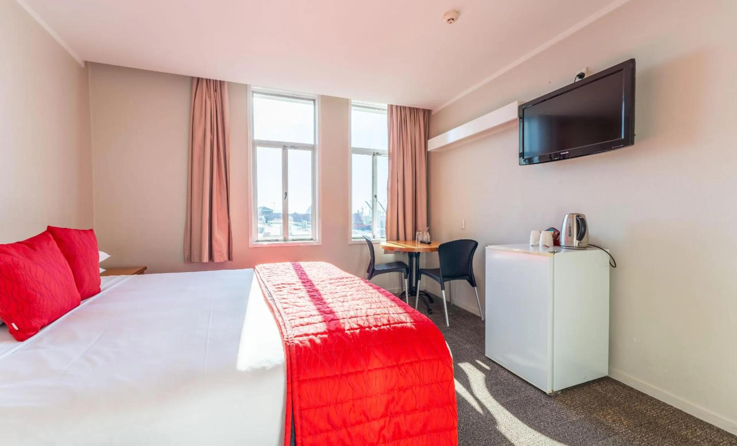 TV and multimedia, Bed in The Grosvenor Hotel