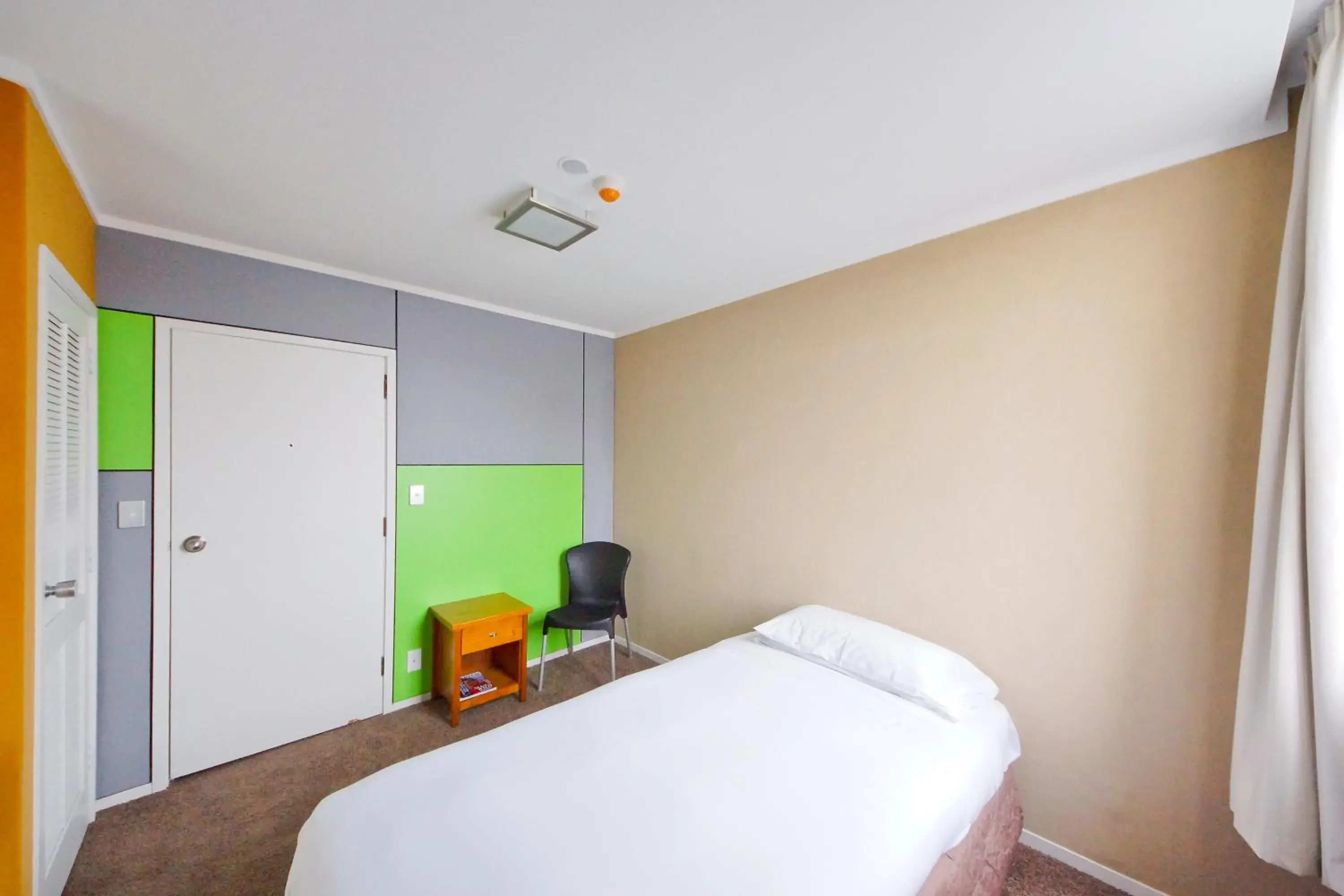 Standard Single Room in The Grosvenor Hotel Standard Single Room in The Grosvenor Hotel