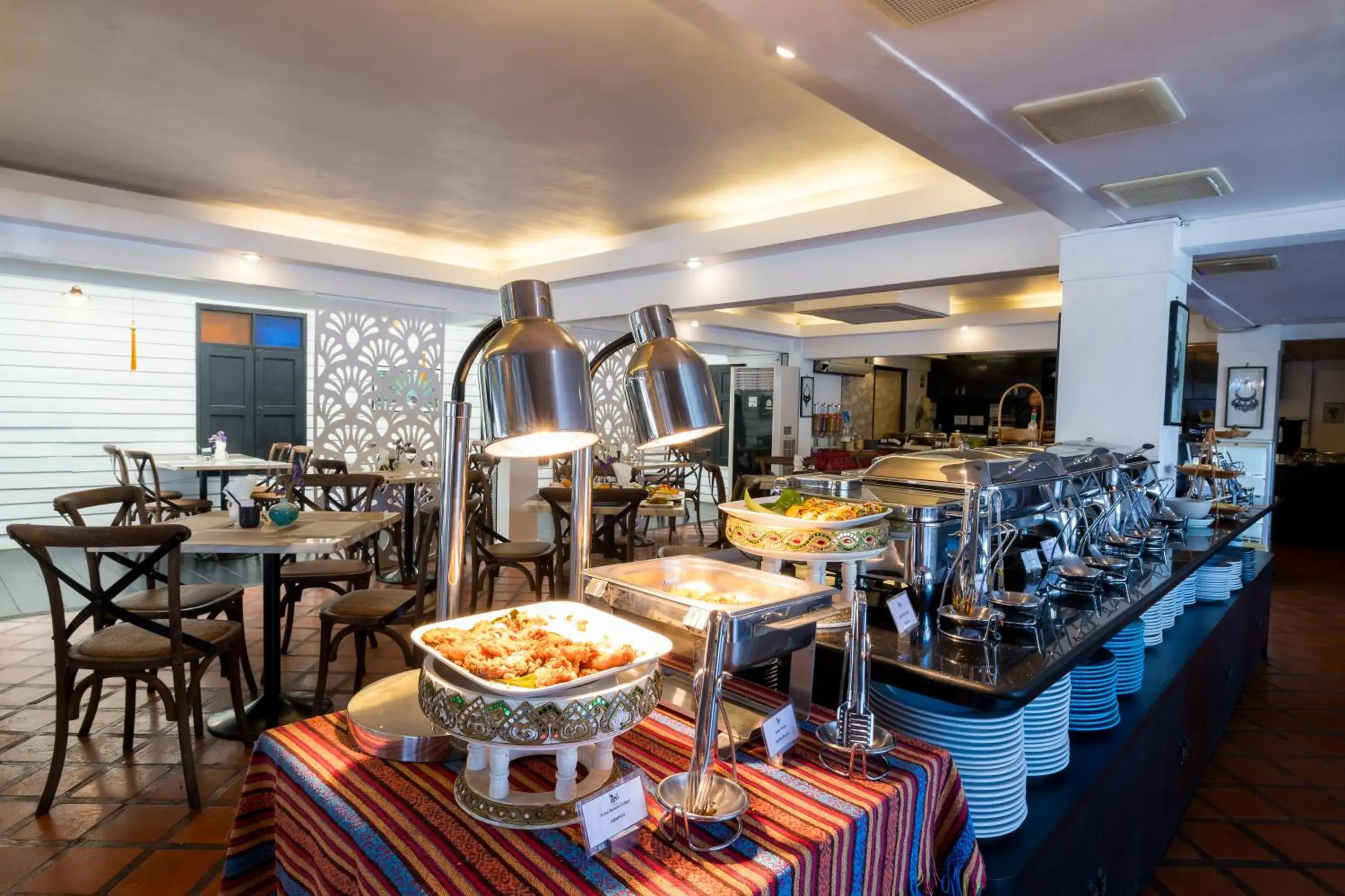 Restaurant/places to eat in Nak Nakara Hotel Restaurant/places to eat in Nak Nakara Hotel