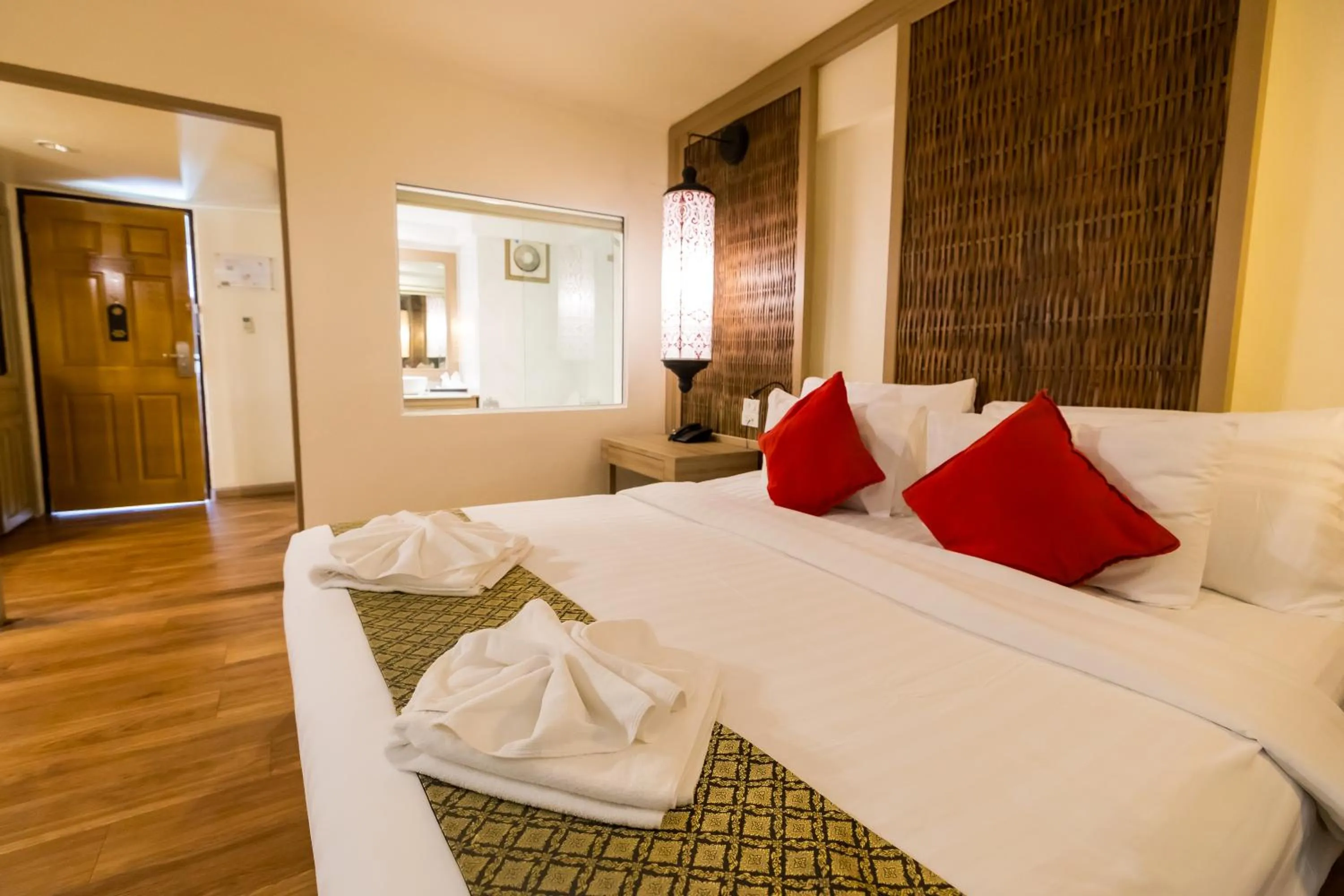 Property building, Bed in Nak Nakara Hotel