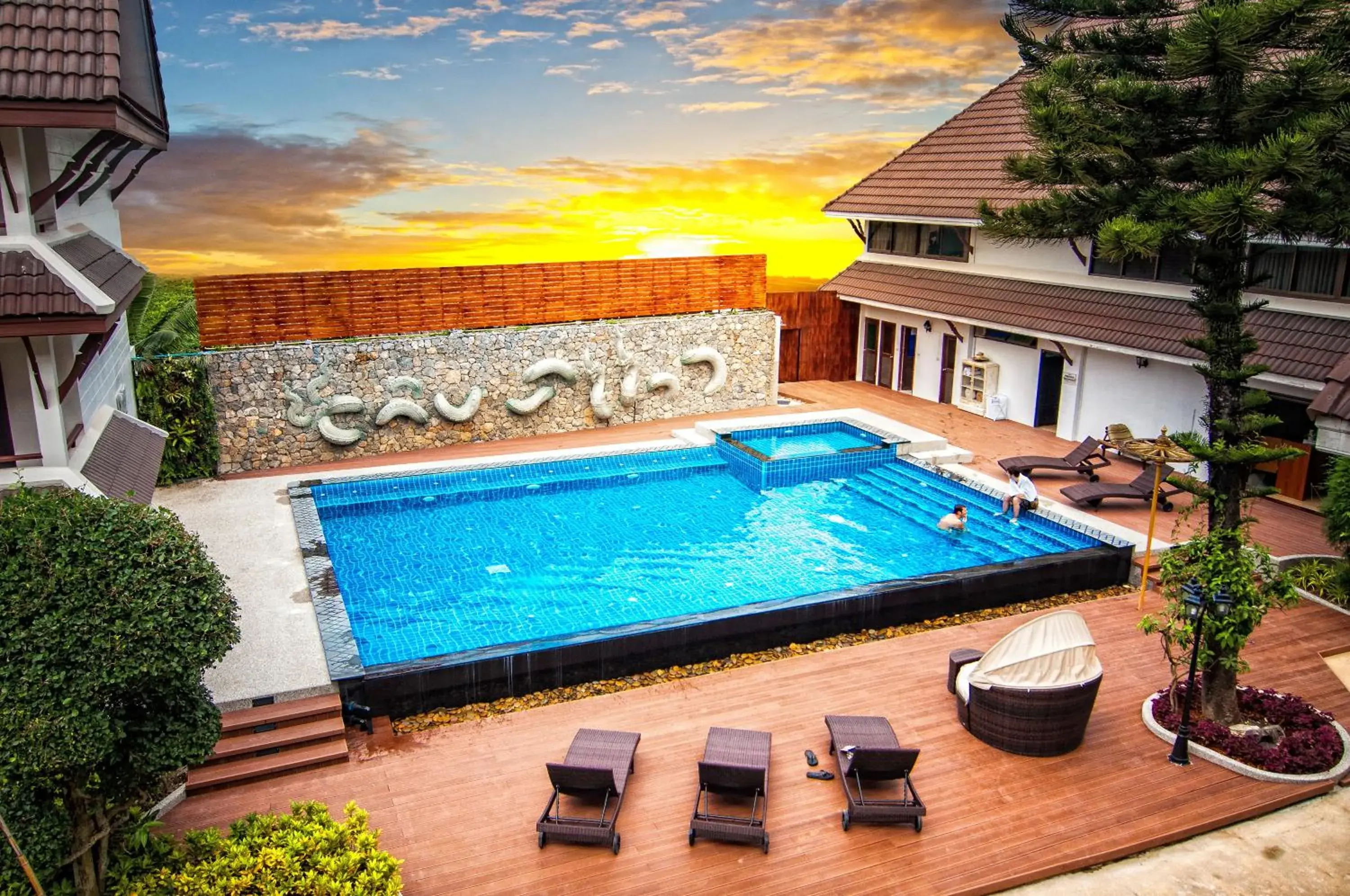 Swimming pool in Nak Nakara Hotel Swimming pool in Nak Nakara Hotel