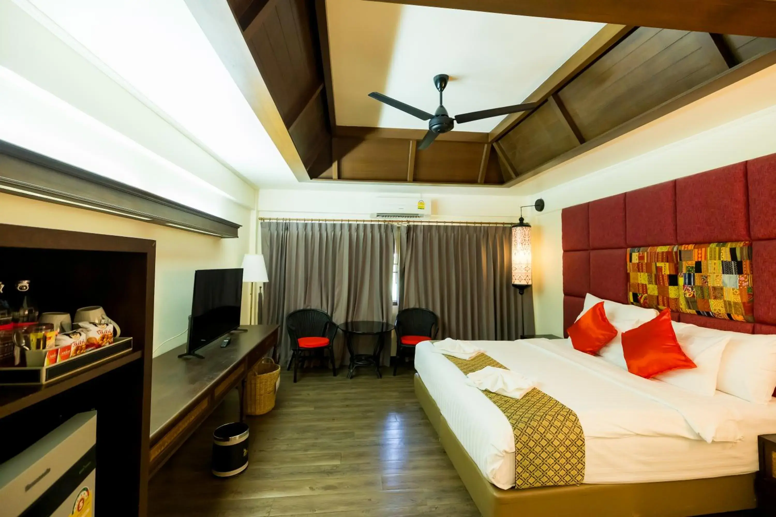 Property building, Bed in Nak Nakara Hotel Property building, Bed in Nak Nakara Hotel