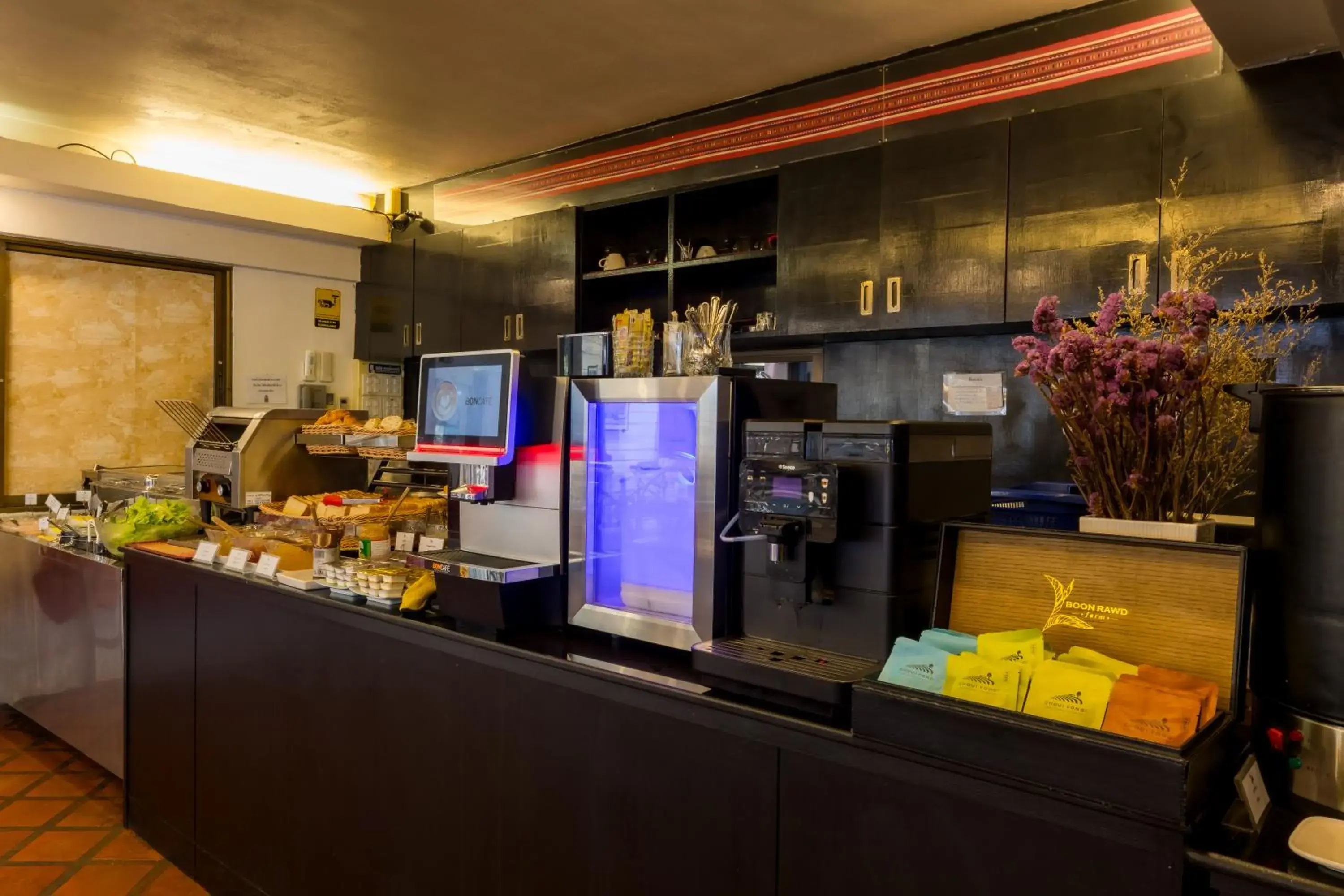 Restaurant/places to eat in Nak Nakara Hotel Restaurant/places to eat in Nak Nakara Hotel