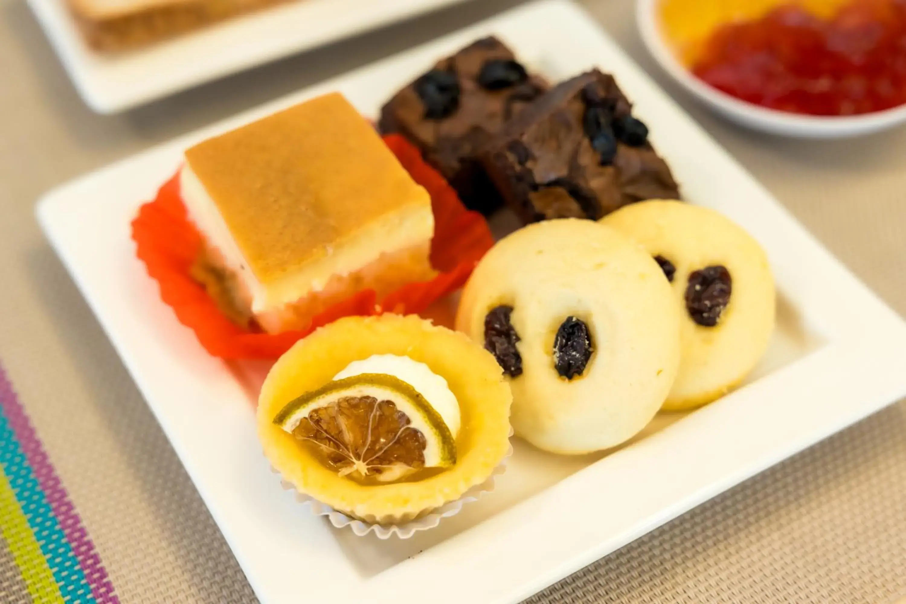 Restaurant/places to eat in Nak Nakara Hotel Restaurant/places to eat in Nak Nakara Hotel