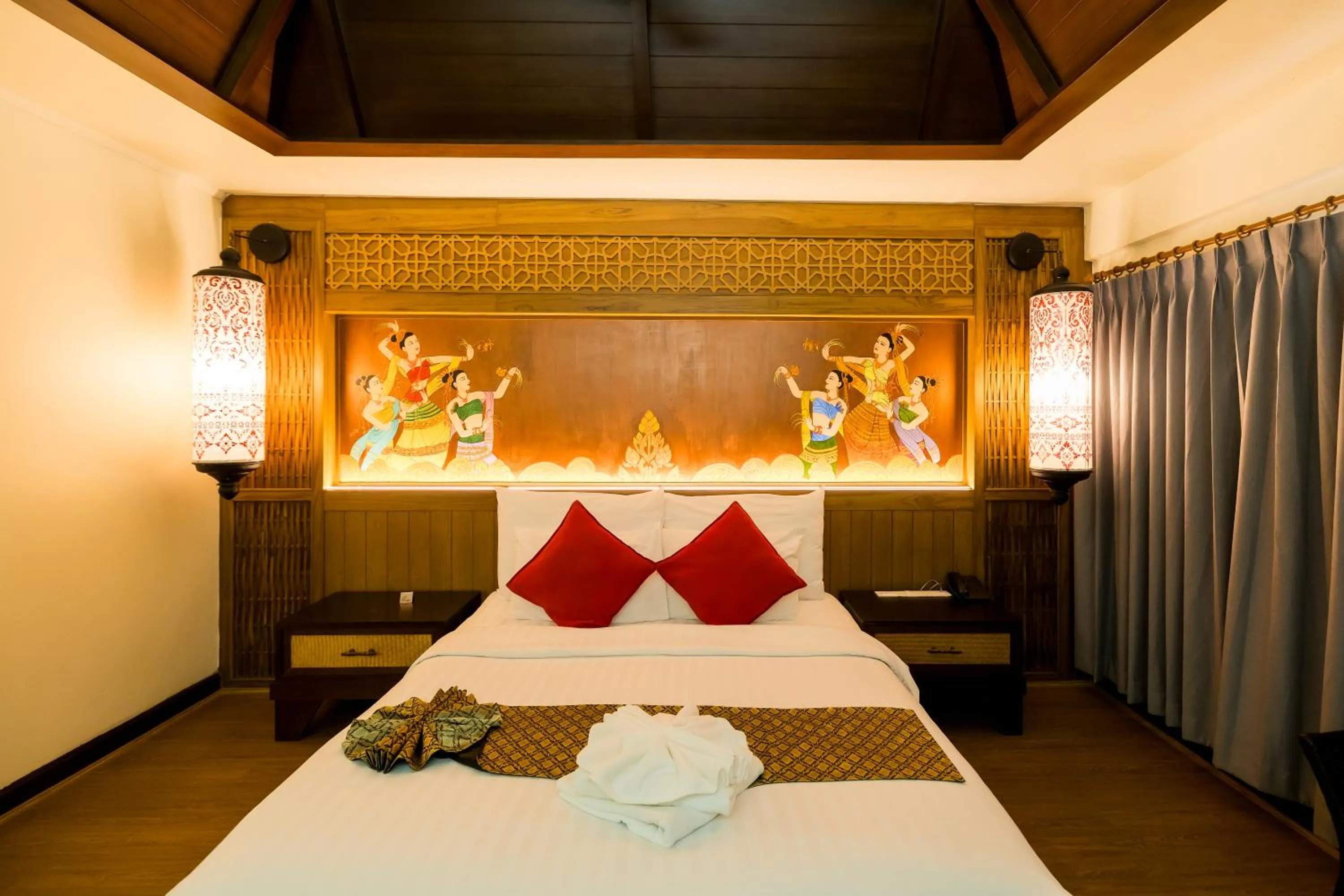 Property building, Bed in Nak Nakara Hotel