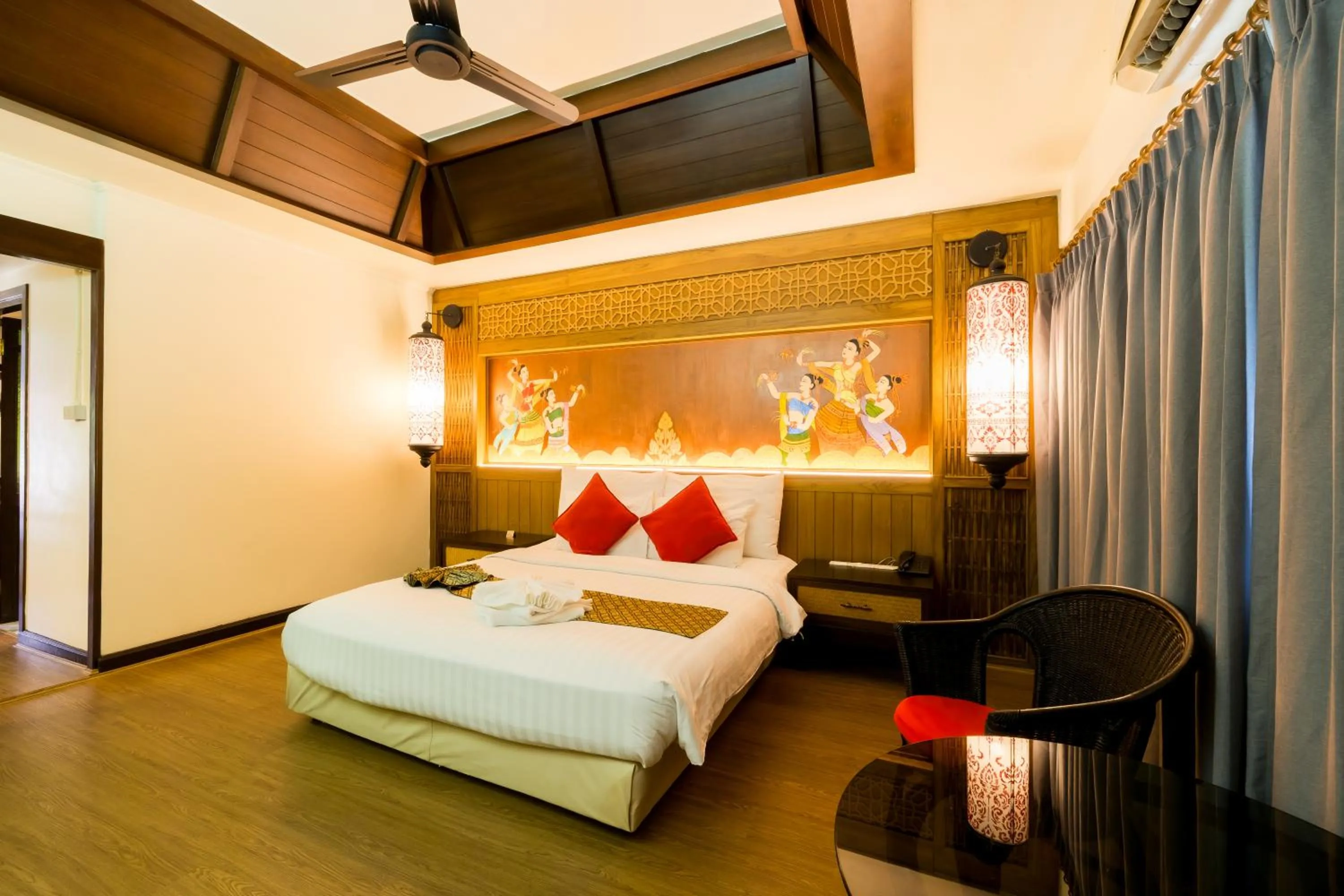 Property building, Bed in Nak Nakara Hotel