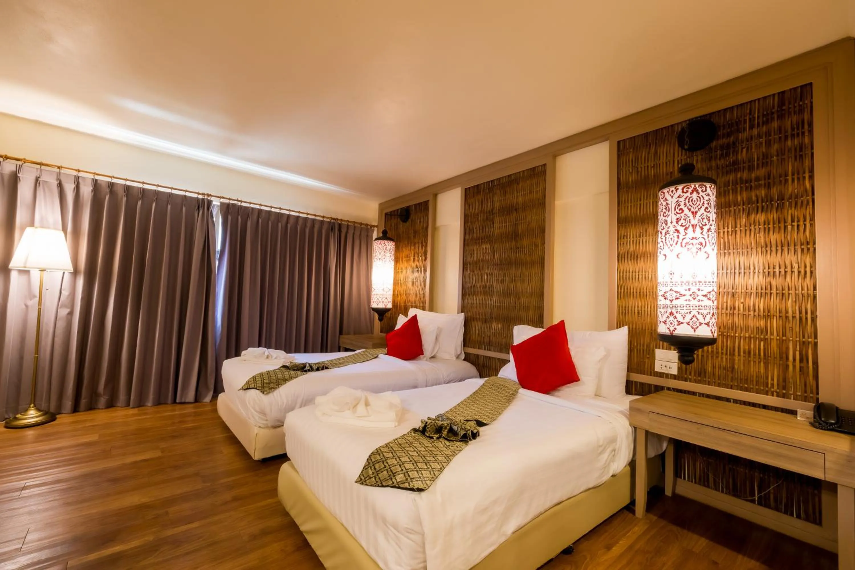 Property building, Bed in Nak Nakara Hotel