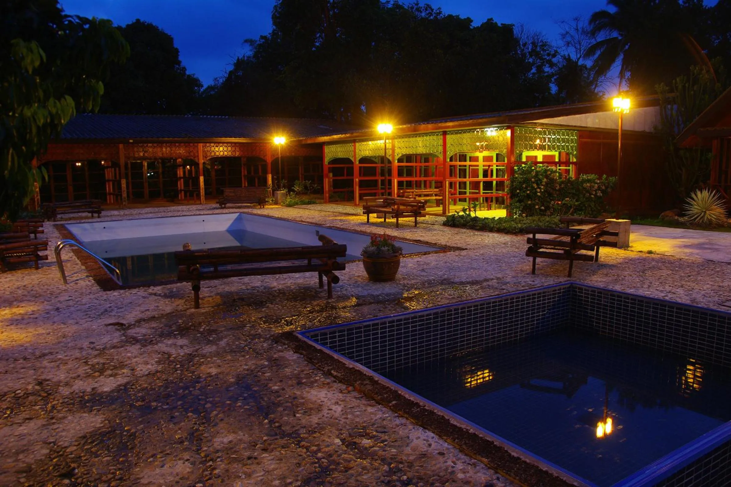 Swimming pool in Areeya Phuree Resort Thaton