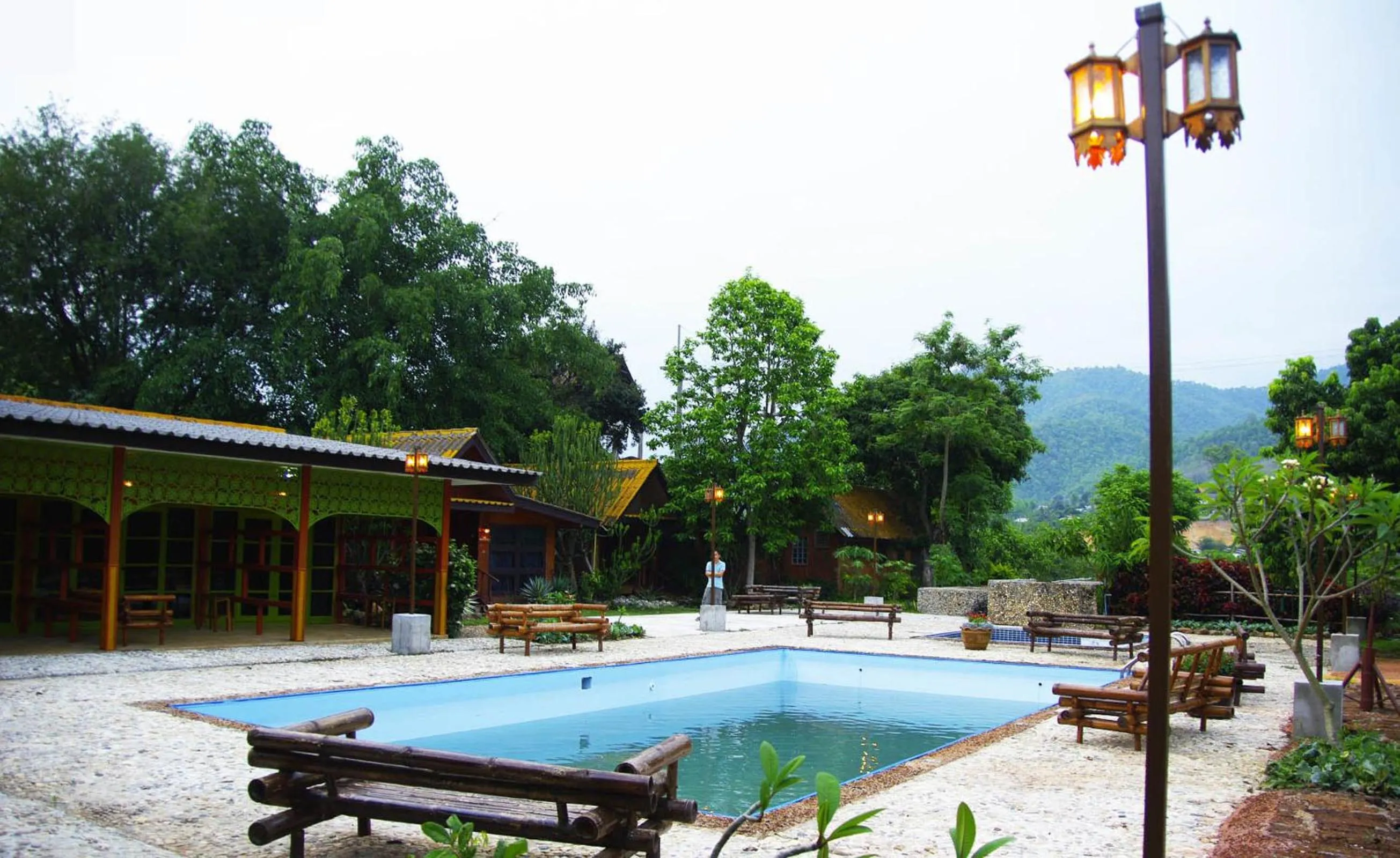 Swimming pool in Areeya Phuree Resort Thaton