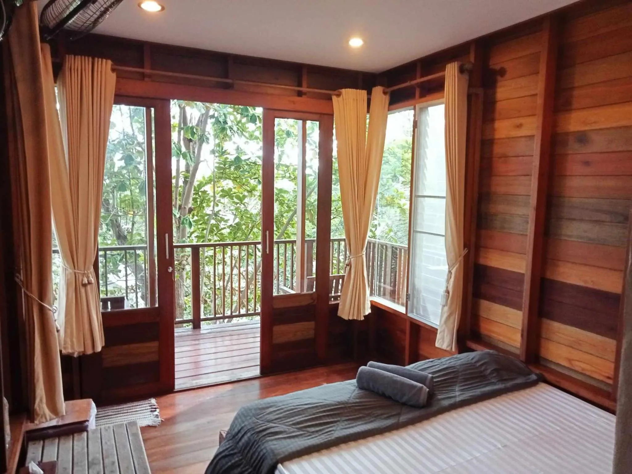 Bed in The Ocean Phangan Homestay