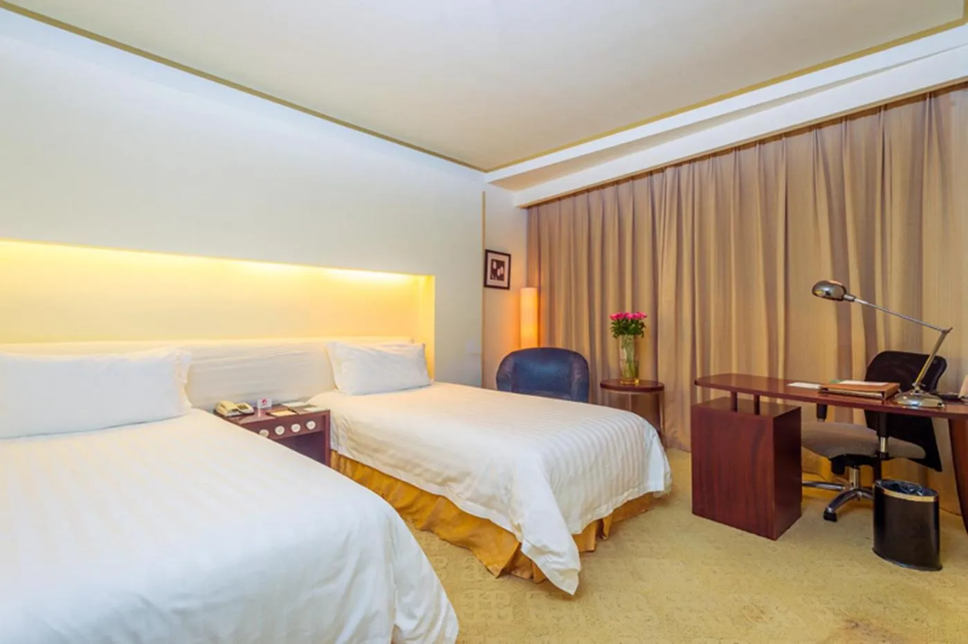 Bed in Gubei Garden Hotel Shanghai Hongqiao