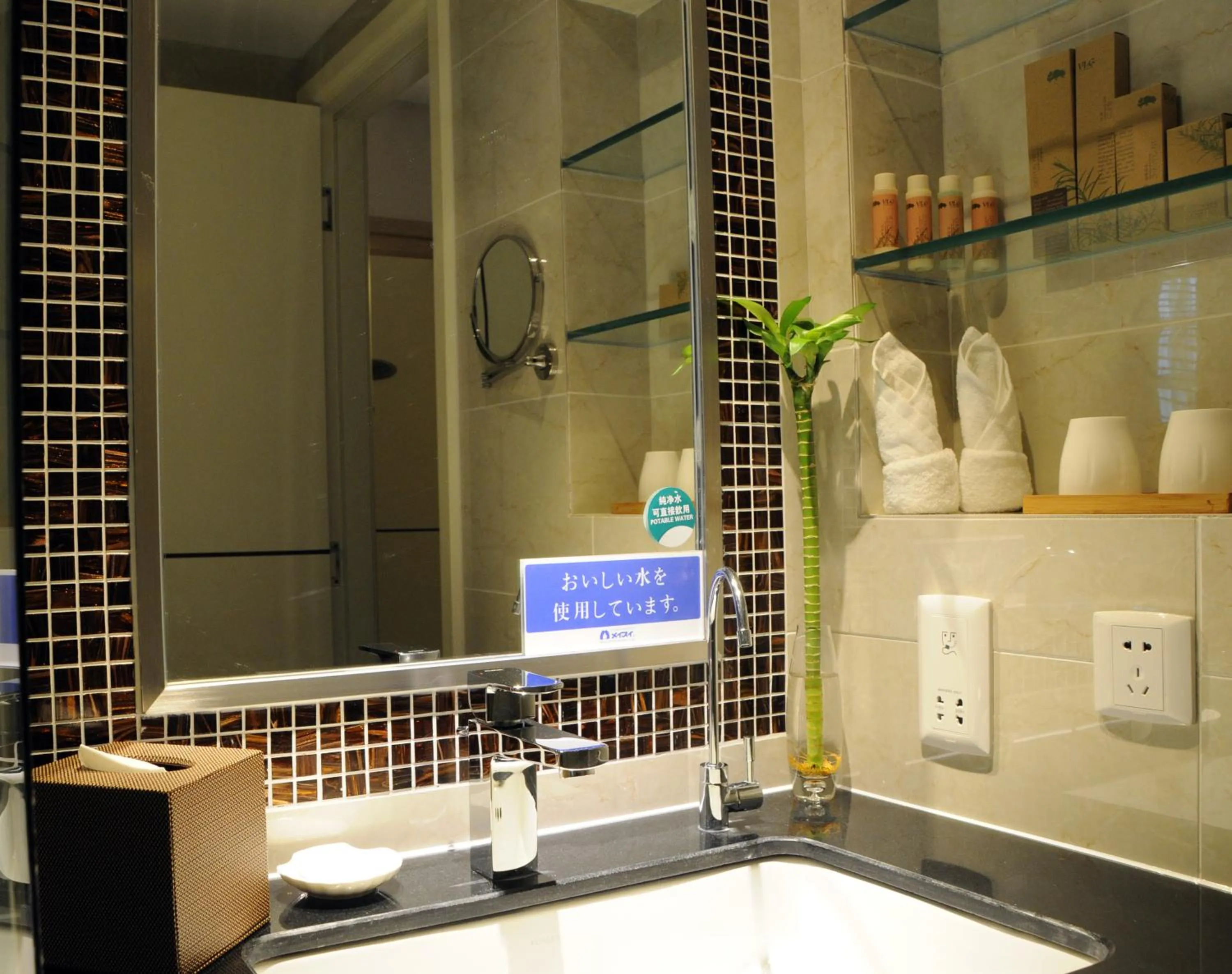 Bathroom in Gubei Garden Hotel Shanghai Hongqiao