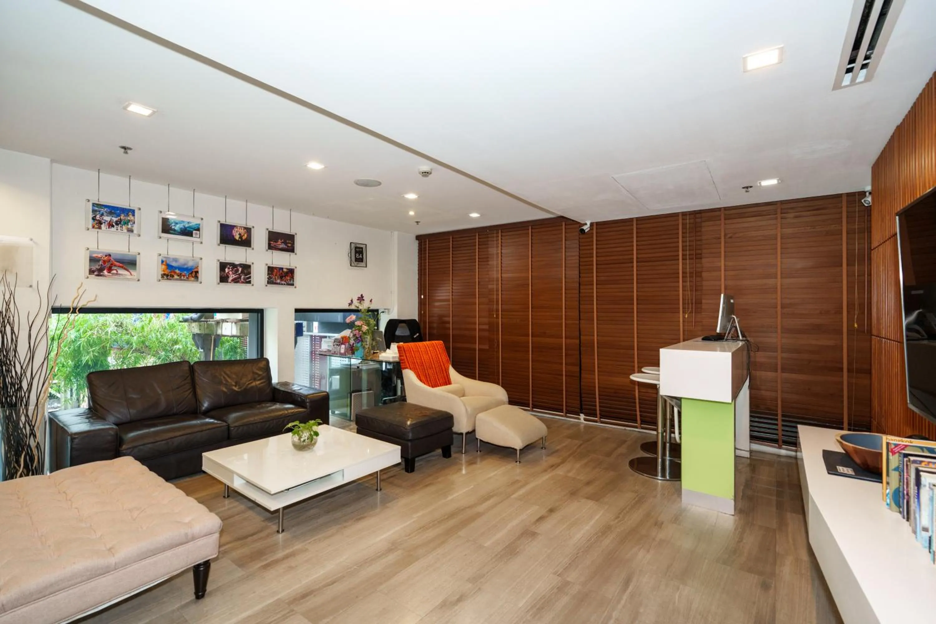 Lobby or reception in Marvin Suites Hotel