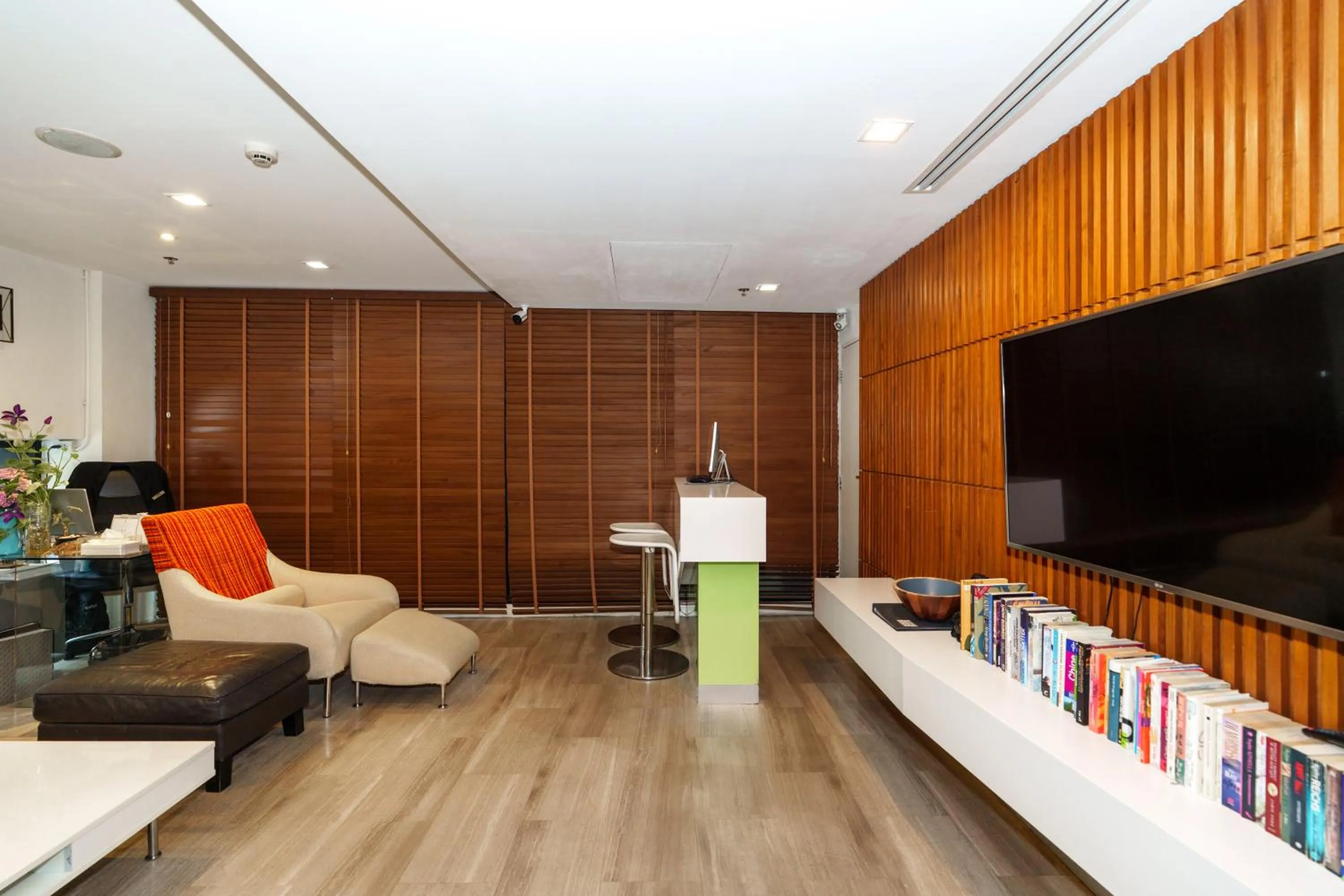 Lobby or reception in Marvin Suites Hotel