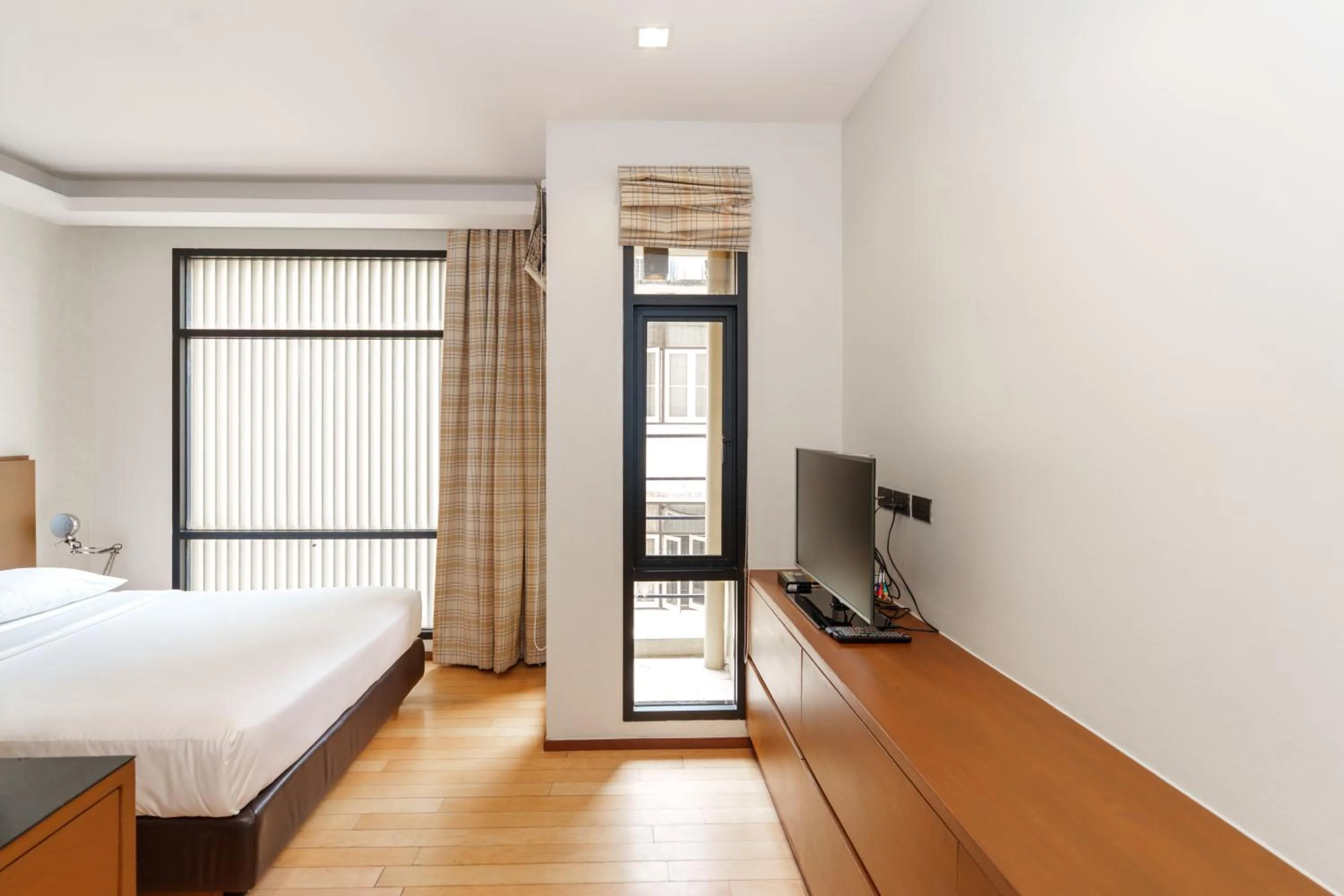 Bedroom, Bed in Marvin Suites Hotel