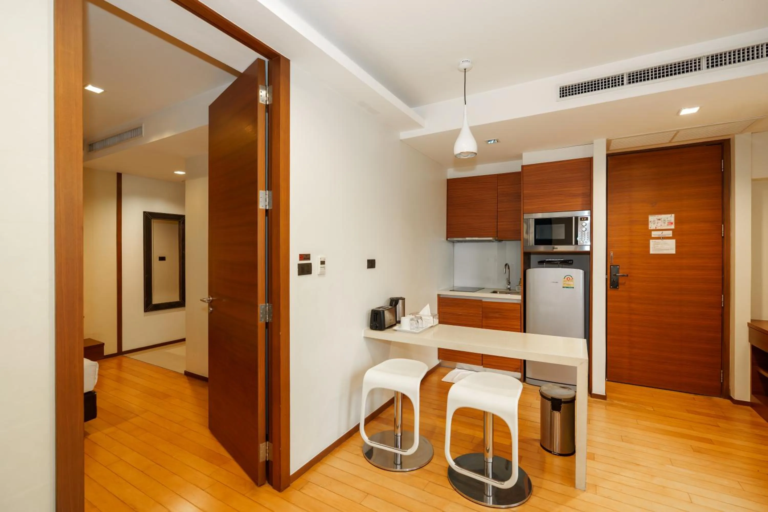 Coffee/tea facilities in Marvin Suites Hotel