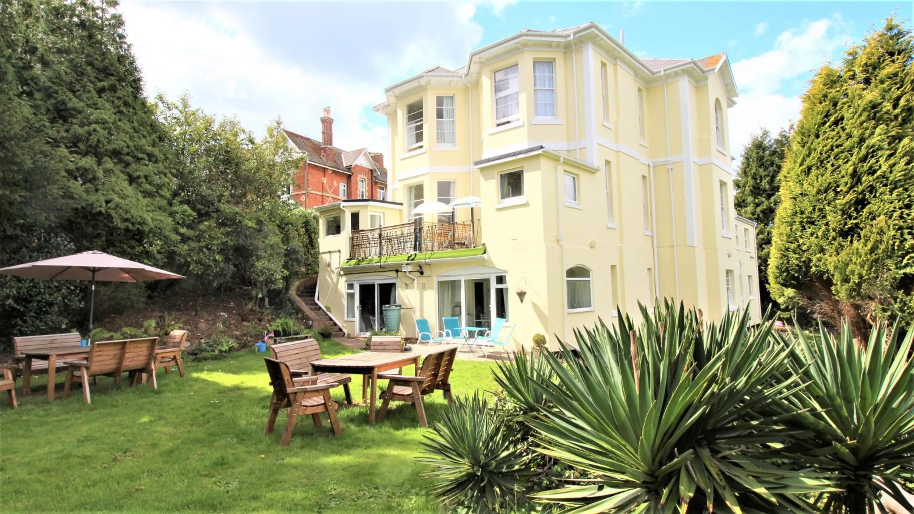 Property building in Chelston Dene Holiday Apartments