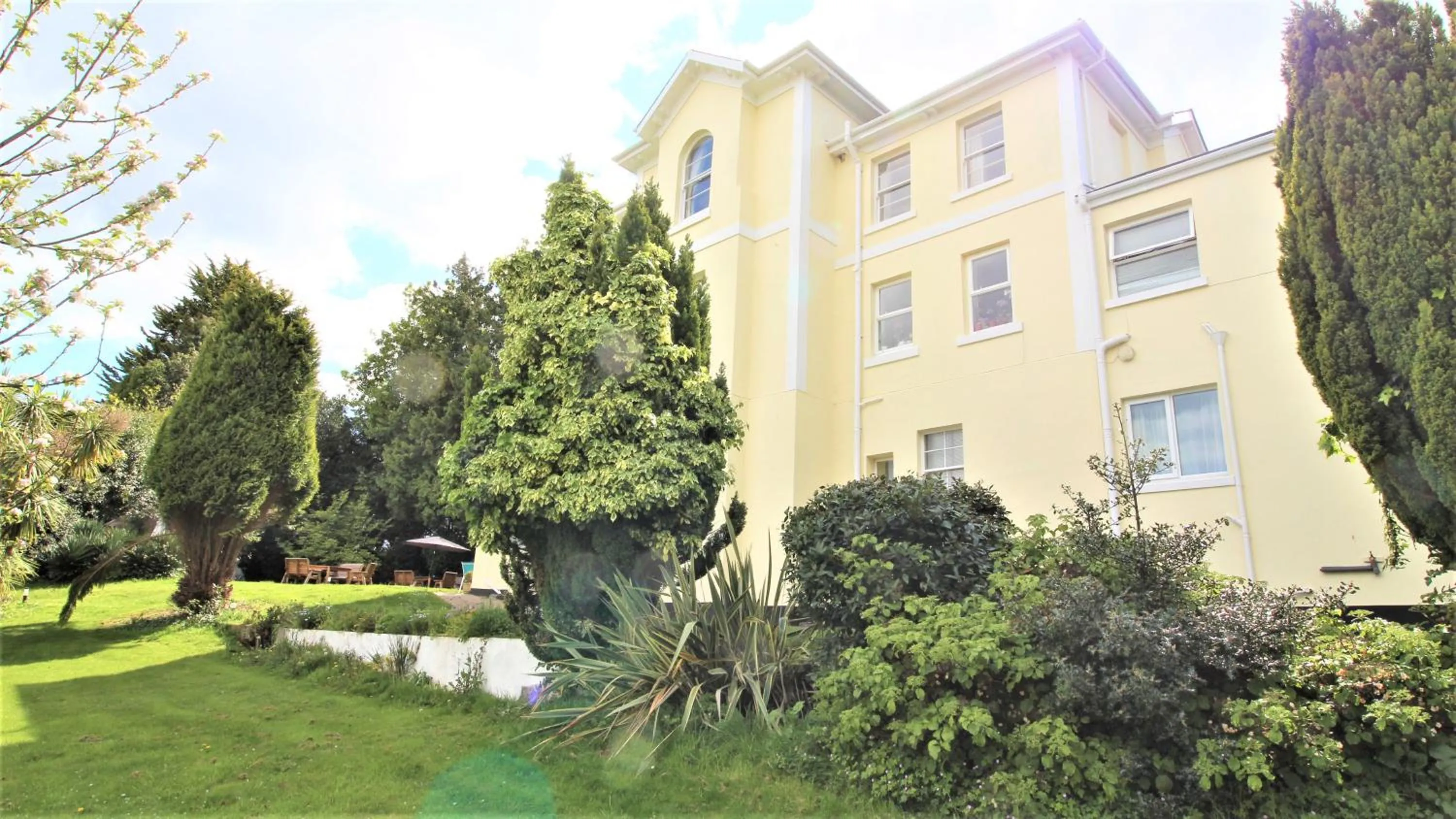 Property building in Chelston Dene Holiday Apartments