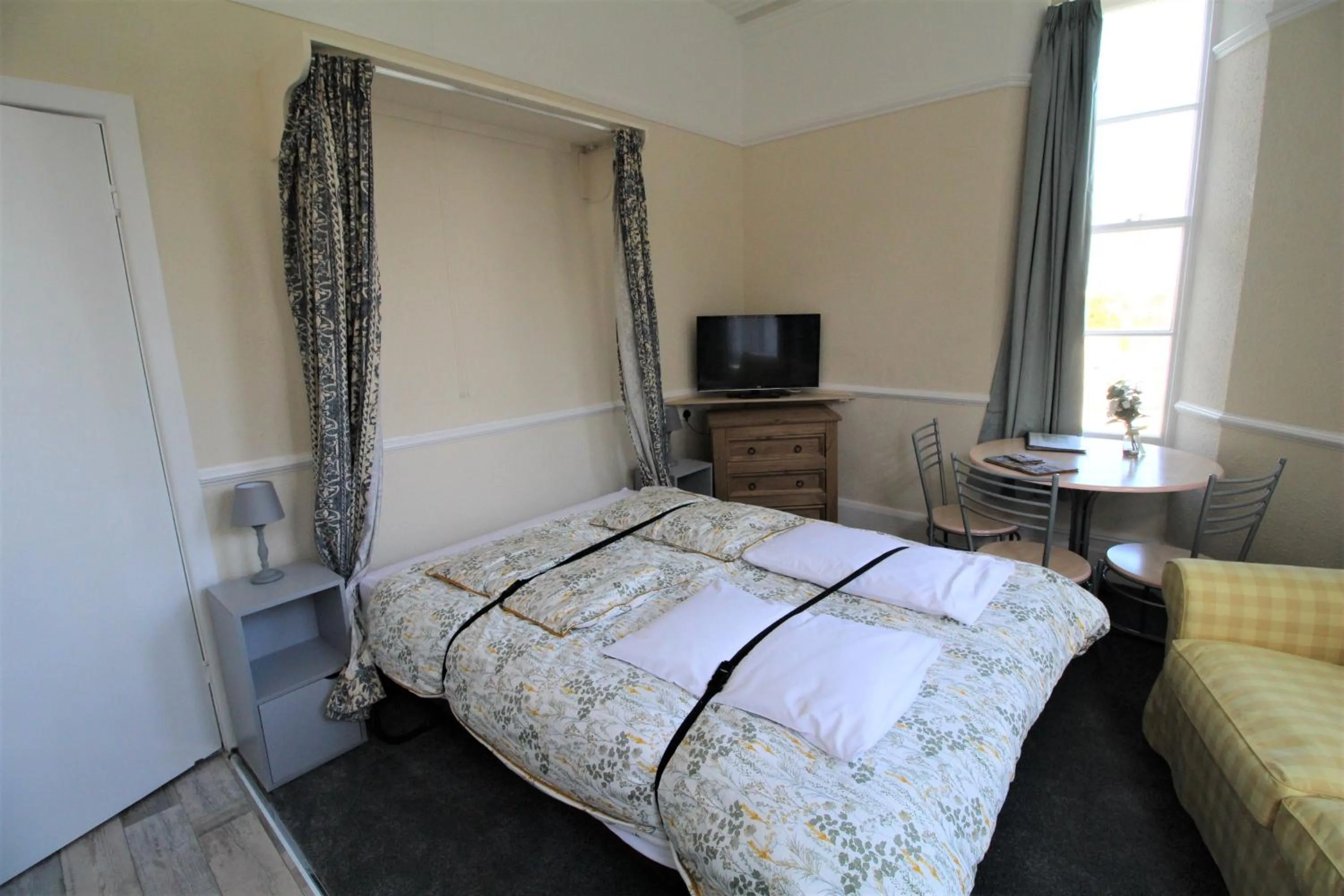 Bedroom, Bed in Chelston Dene Holiday Apartments