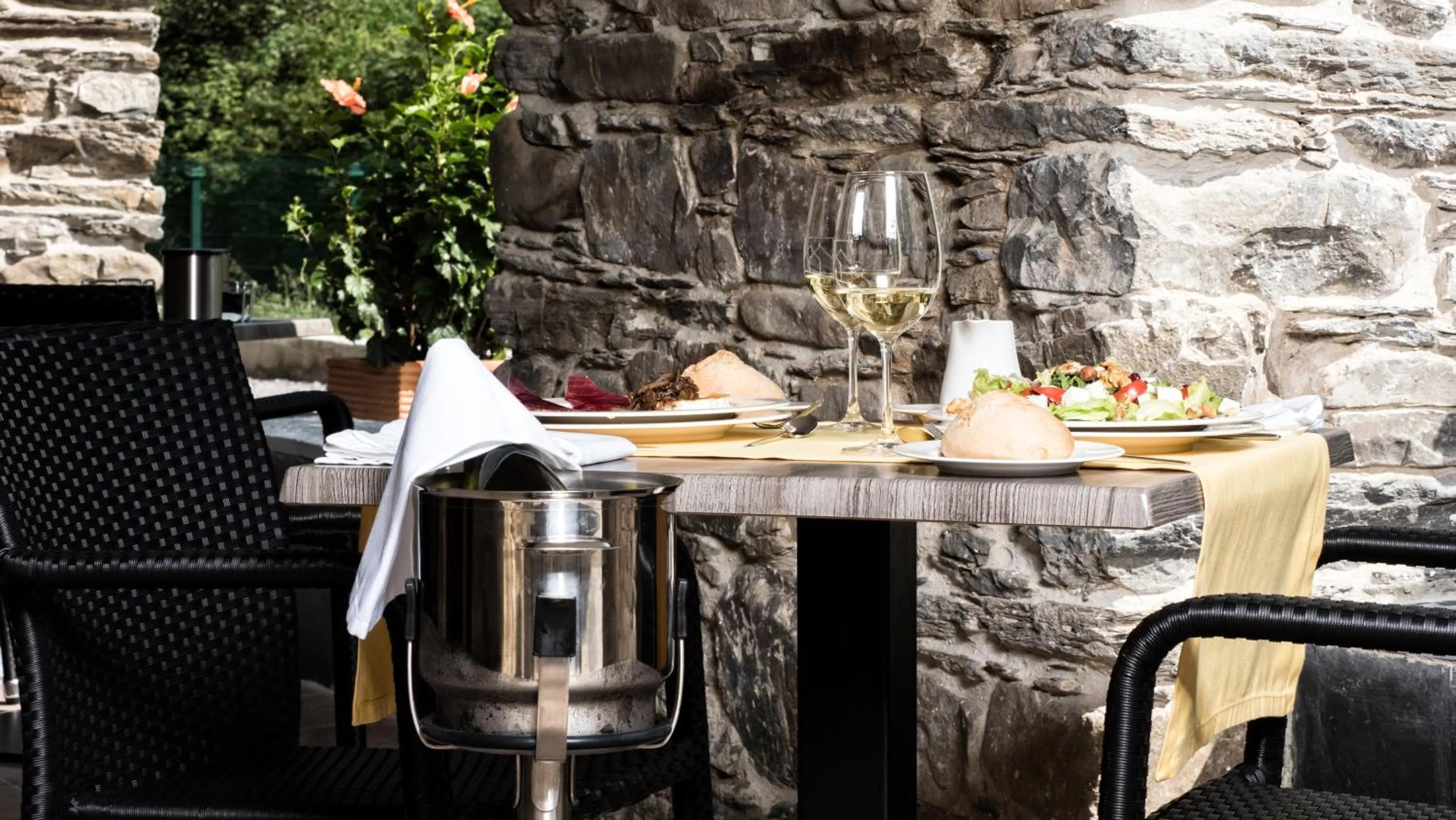 Restaurant/places to eat in Hotel Rural Las Montañas de Pumar