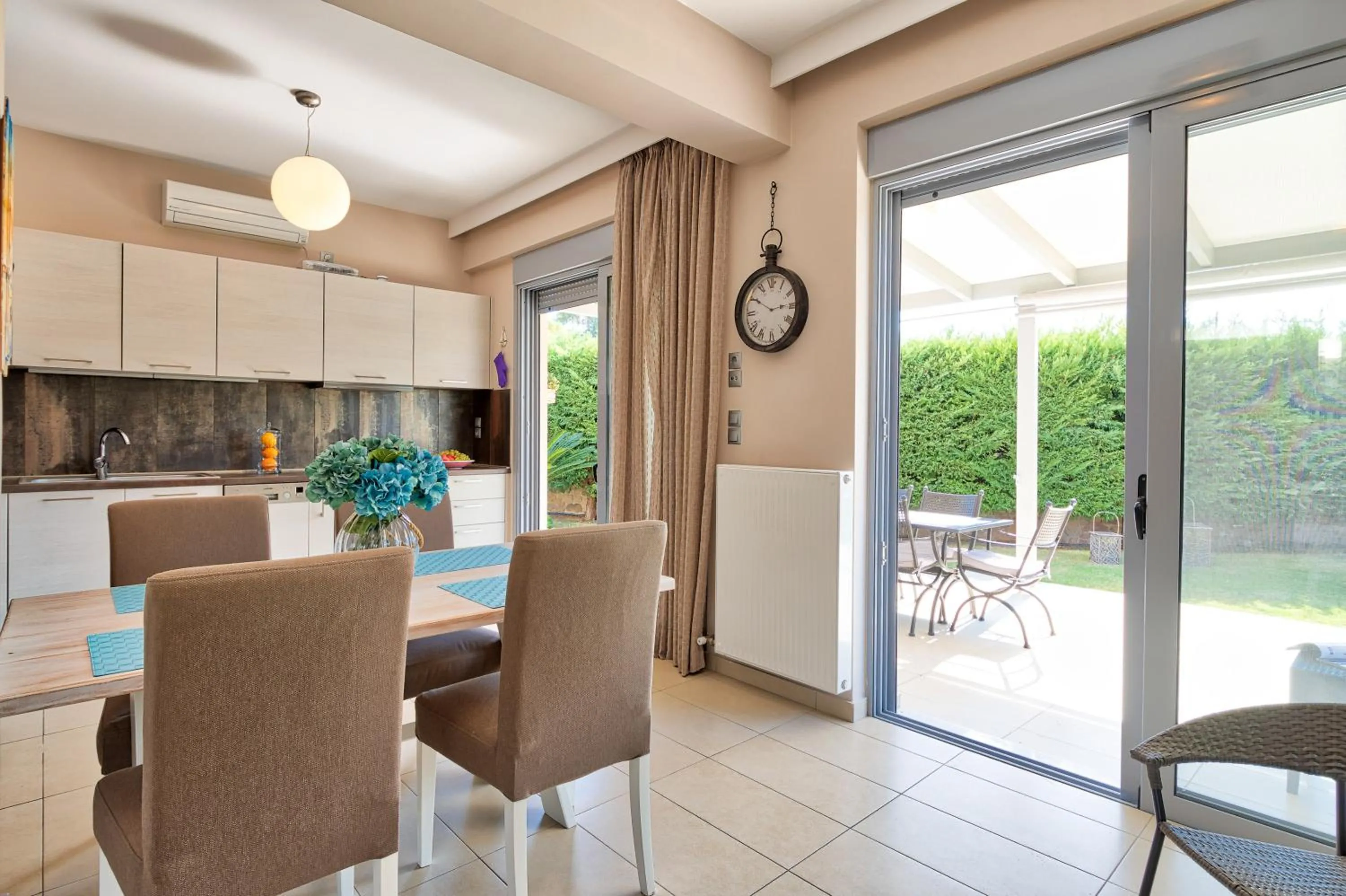 Elegant new maisonette near the sea