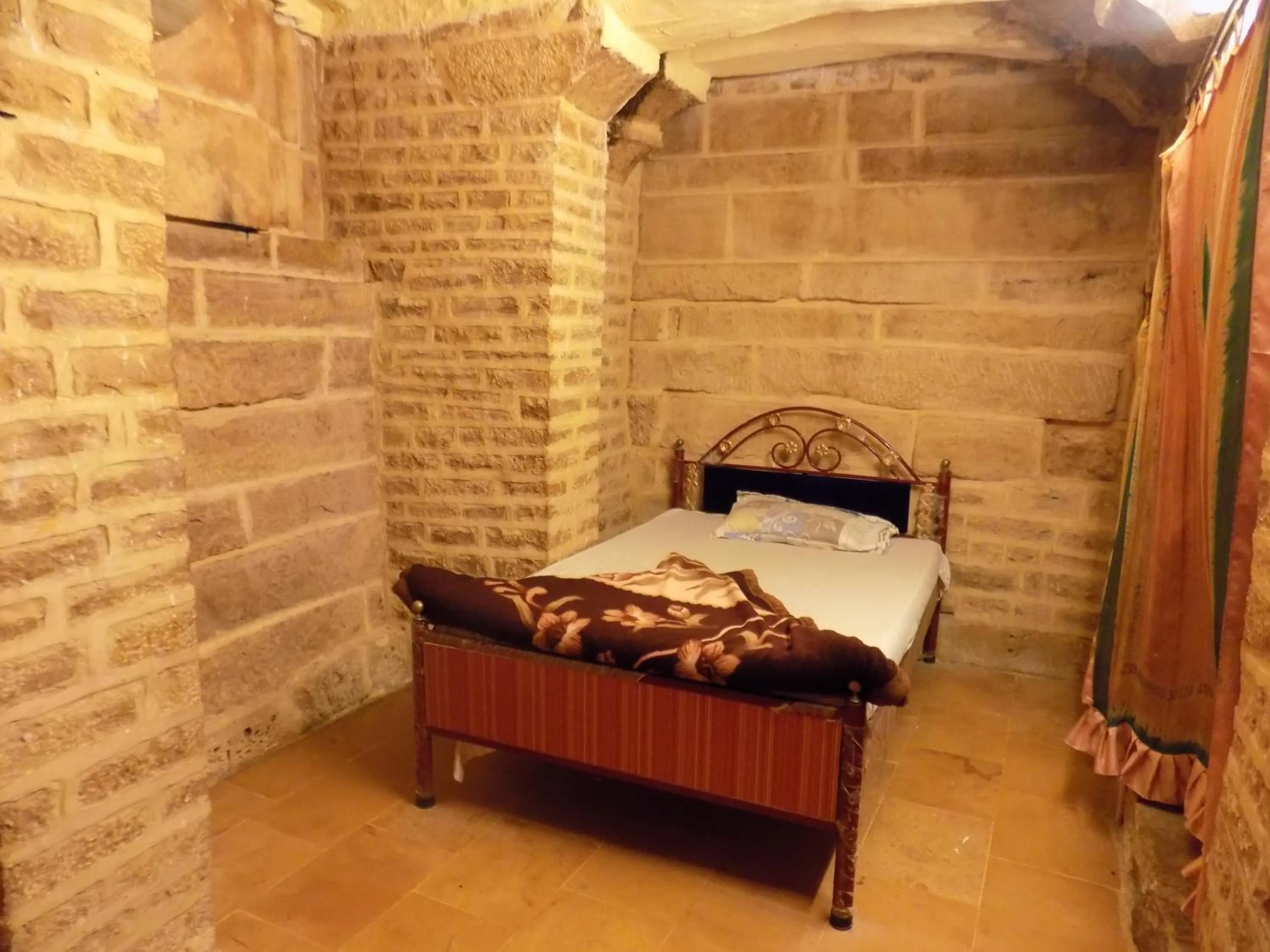 Bed in Hotel Deep Mahal