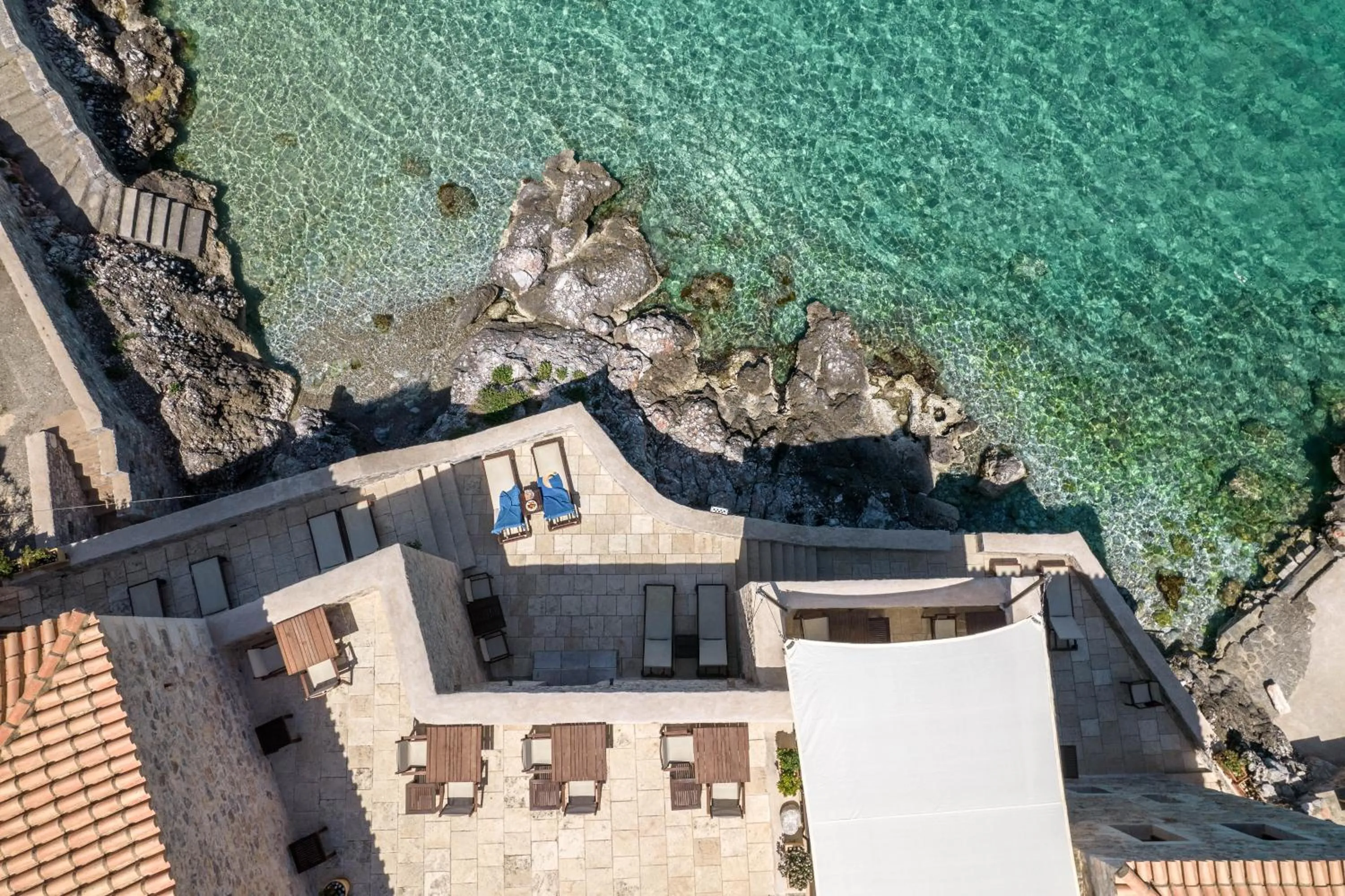 Property building in Pirgos Mavromichali