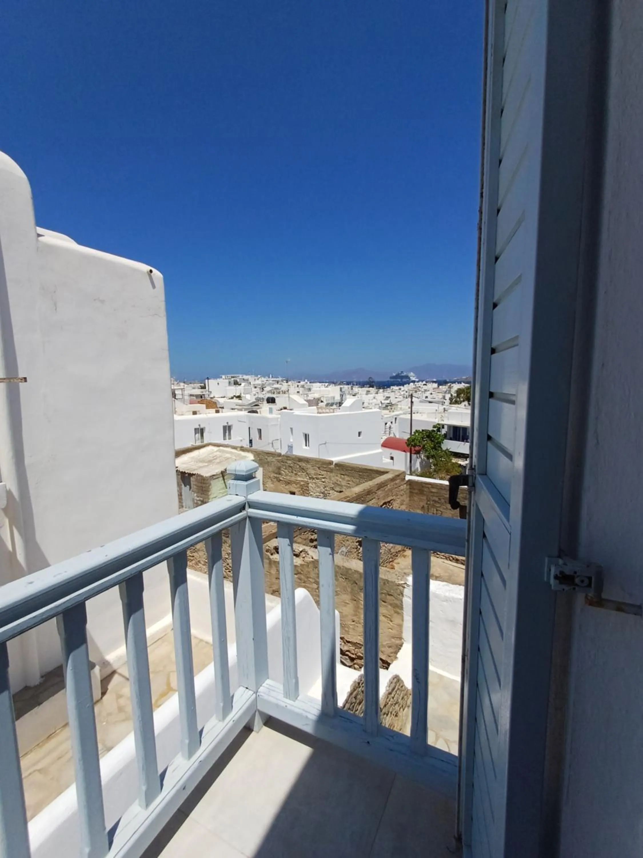 City view in Manos Rooms