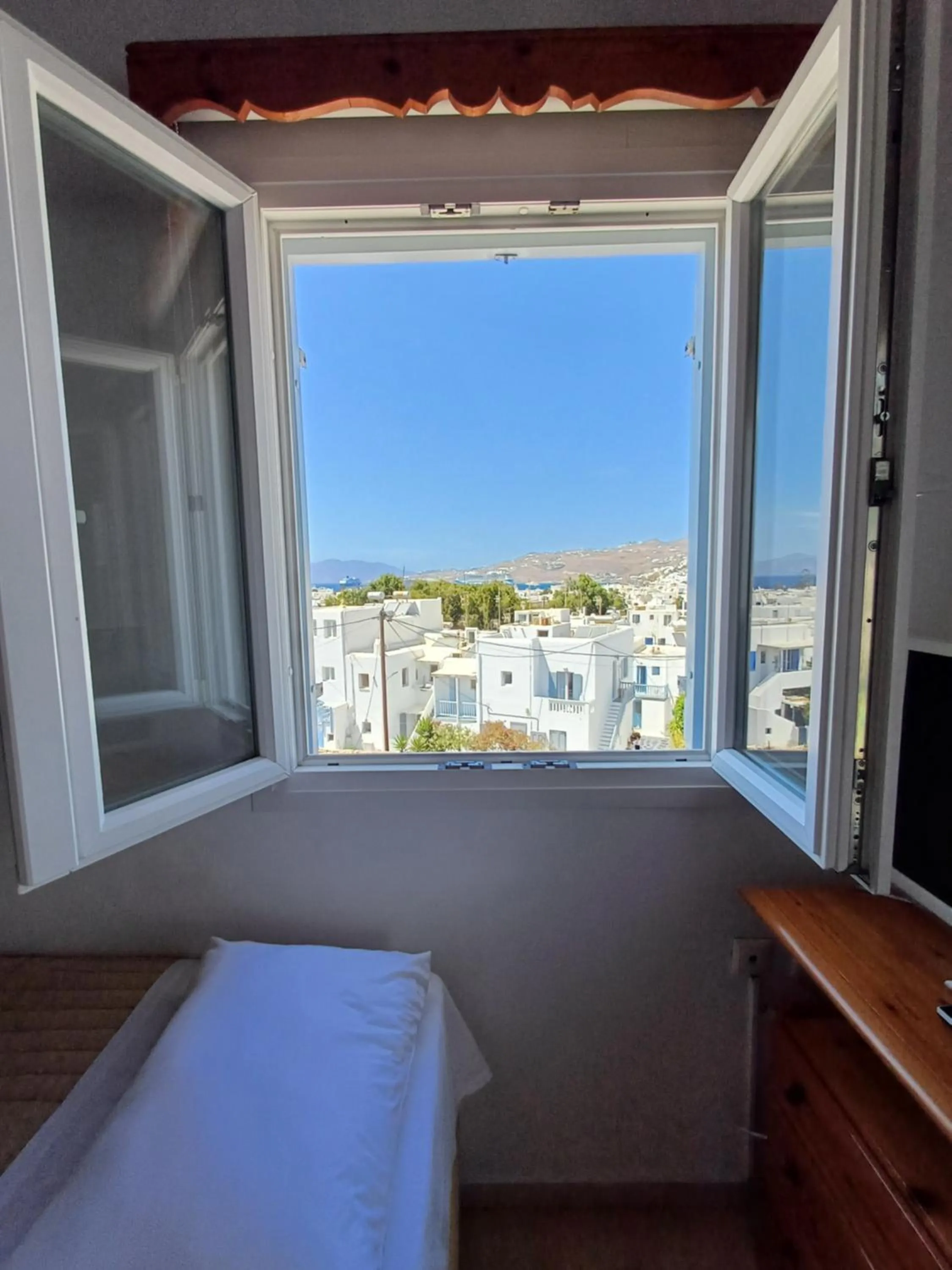 View (from property/room), Bed in Manos Rooms