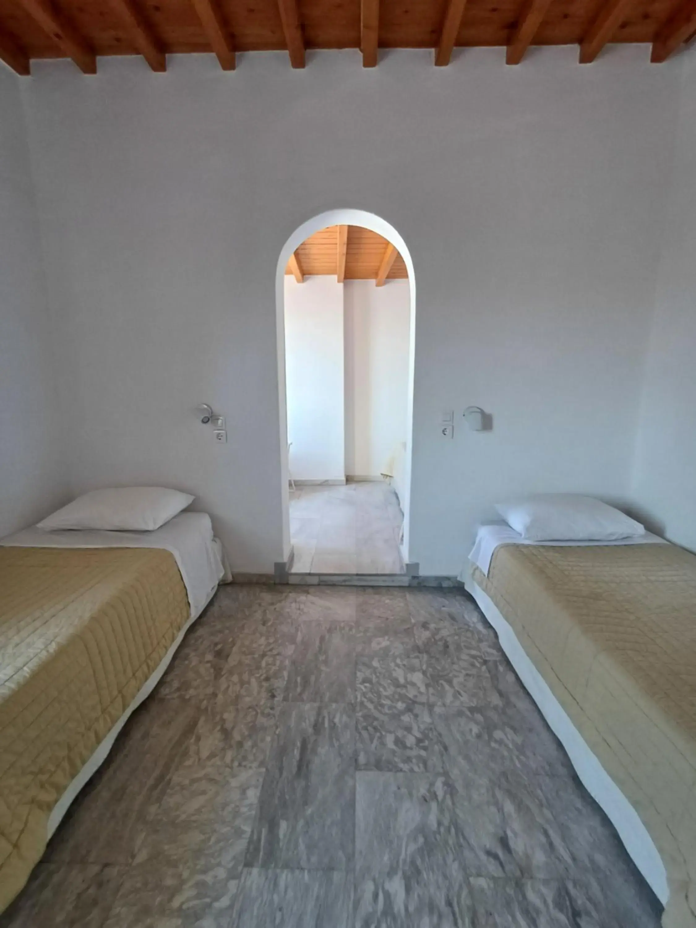 Quadruple room in Manos Rooms Quadruple room in Manos Rooms