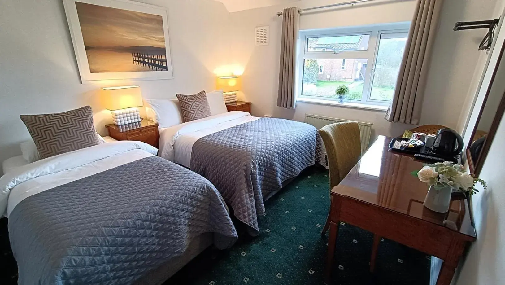 Family Room with Shared Bathroom in Stansted Lodge Elsenham Family Room with Shared Bathroom in Stansted Lodge Elsenham