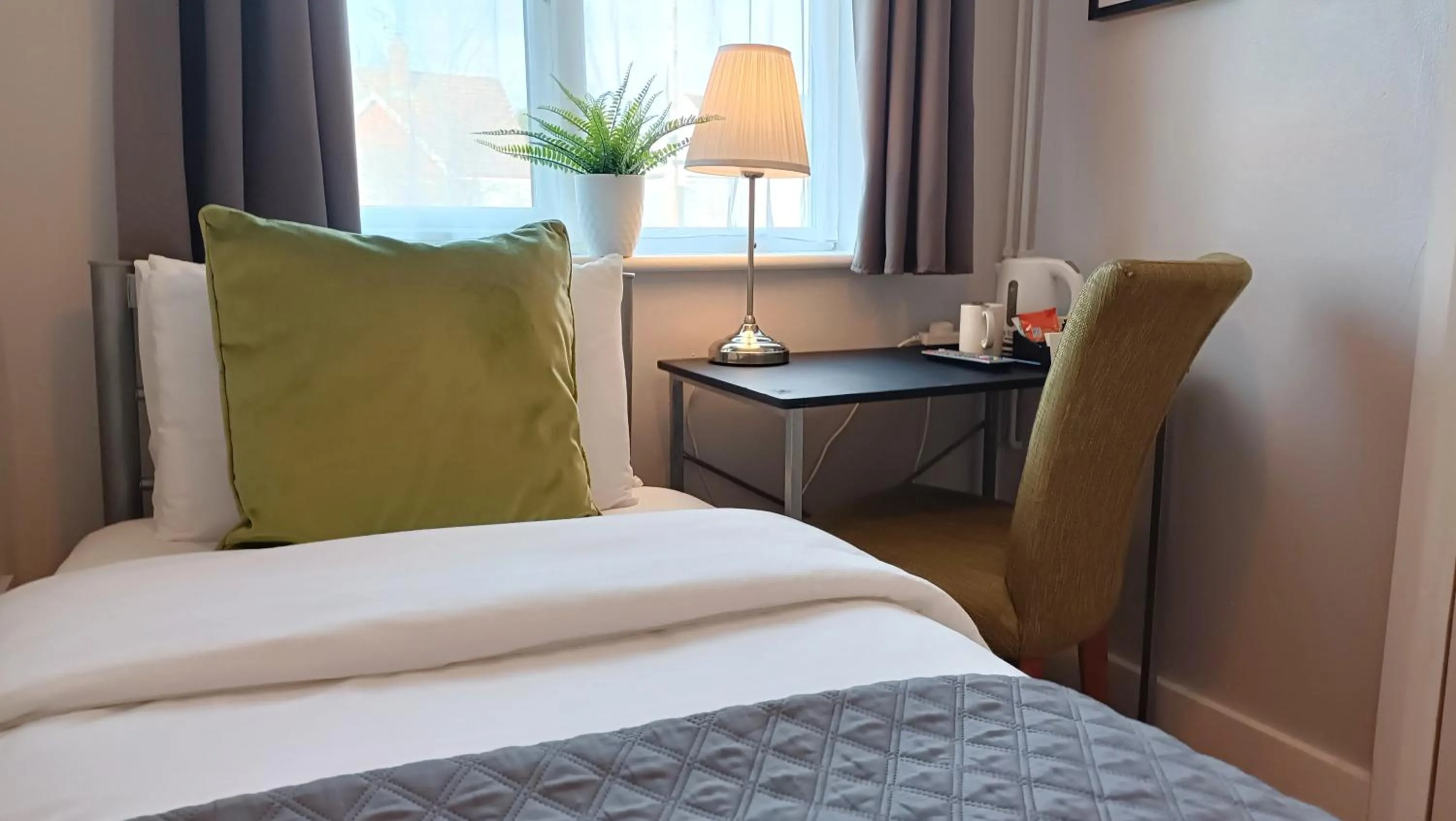 Single Room with Shared Bathroom in Stansted Lodge Elsenham