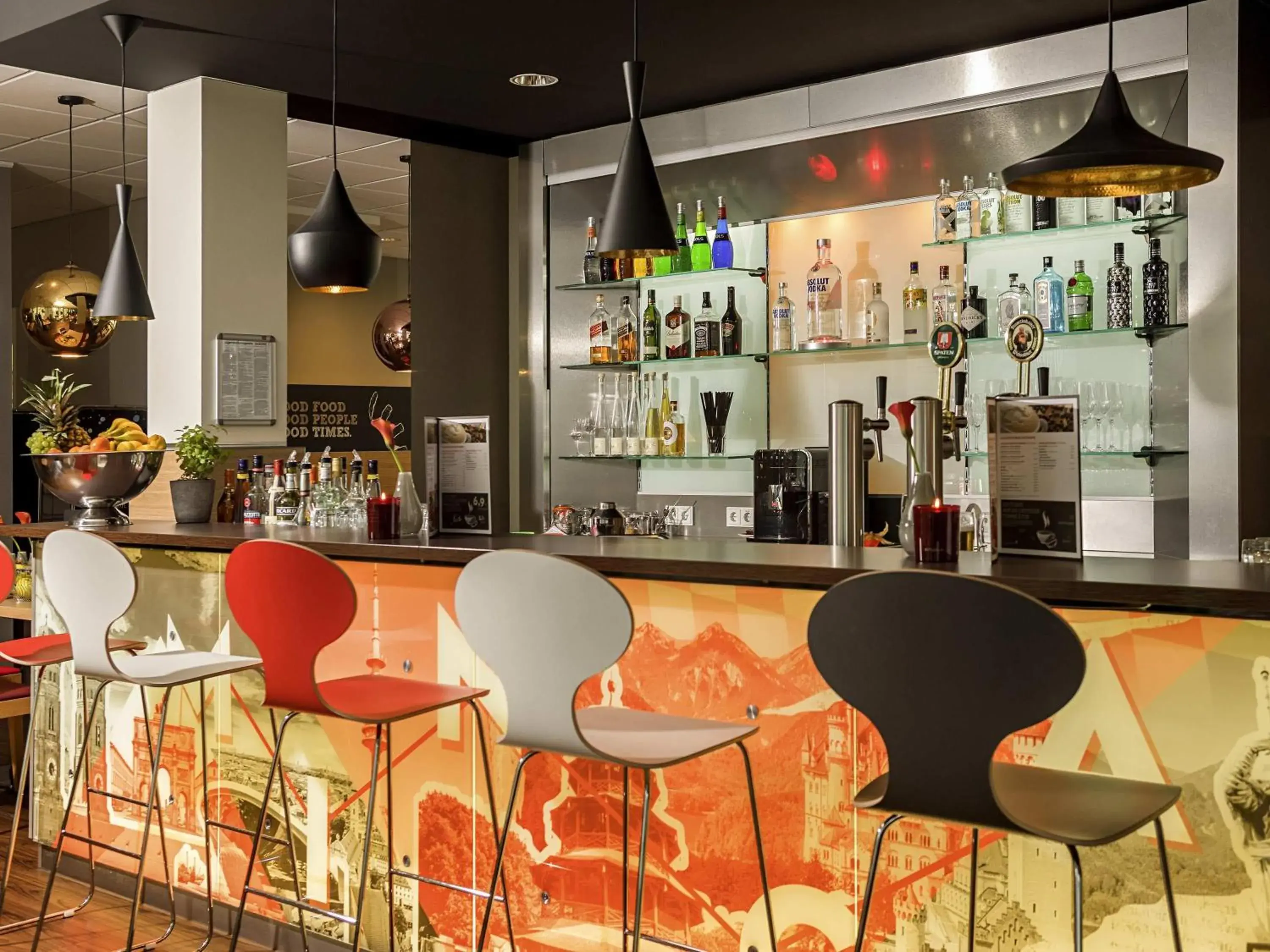 Lounge or bar in ibis München City Süd Lounge or bar in ibis München City Süd