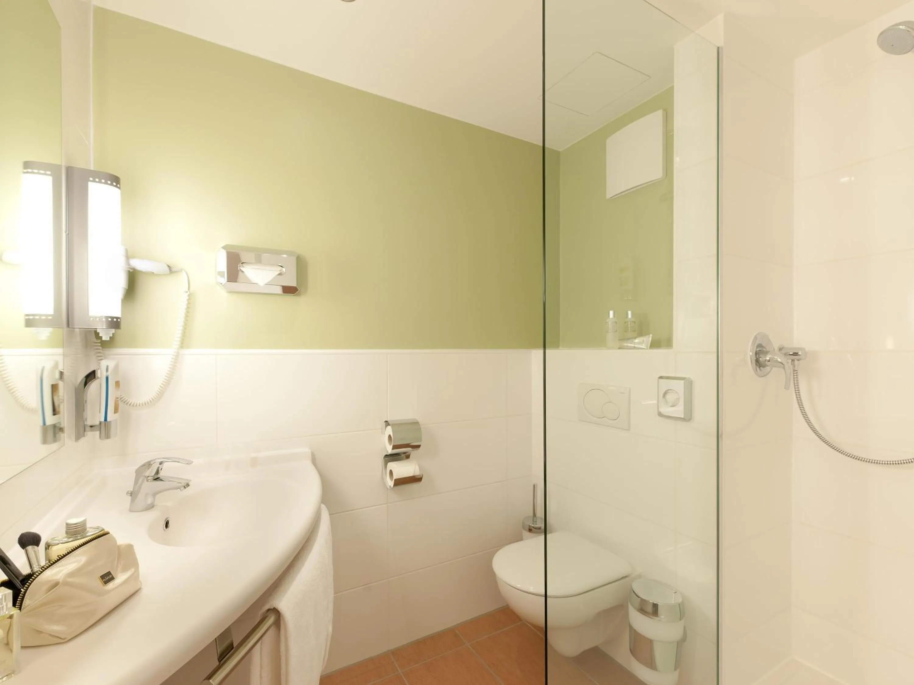 Bedroom in ibis München City Süd