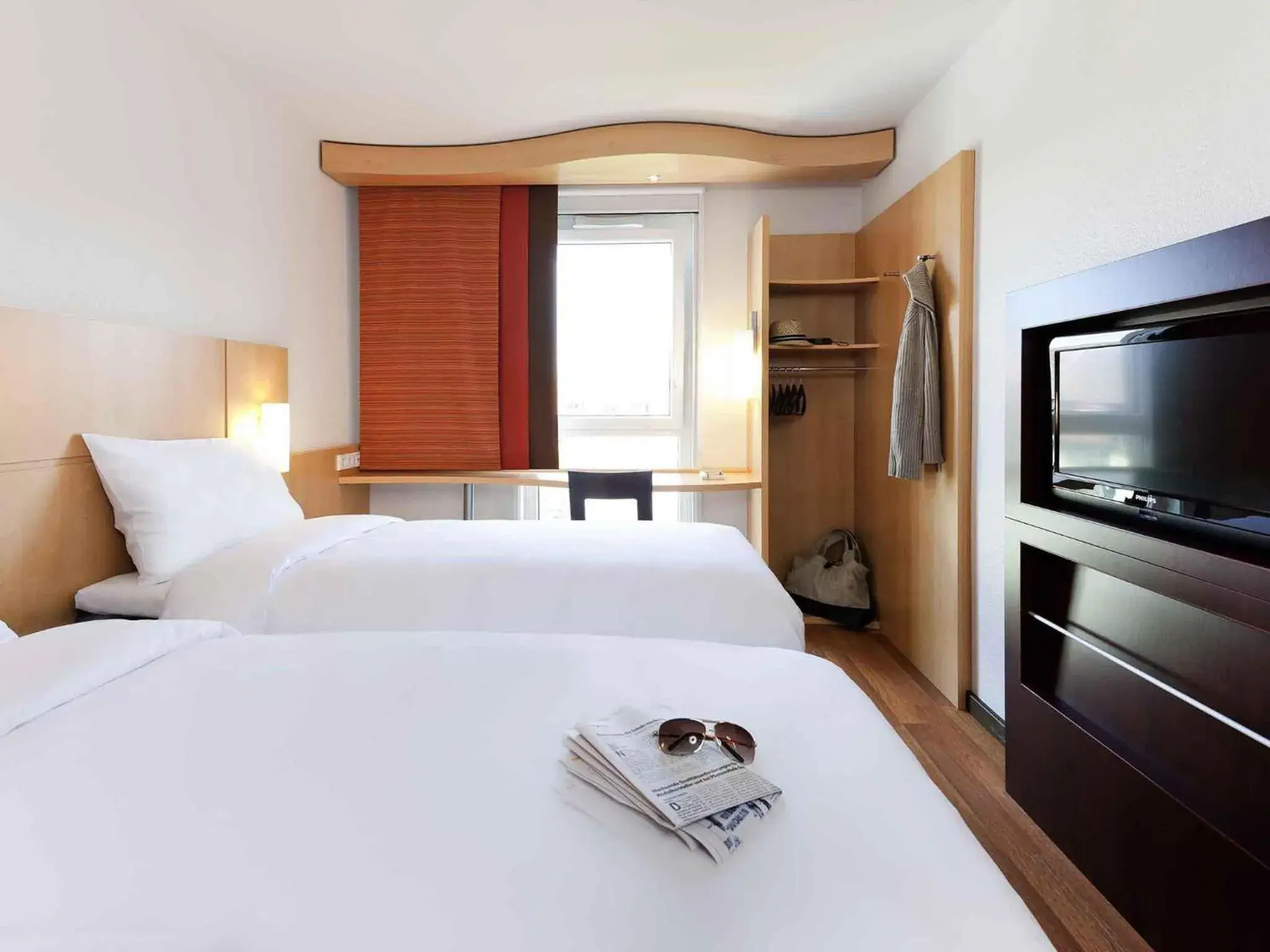 Bedroom, Bed in ibis München City Süd Bedroom, Bed in ibis München City Süd