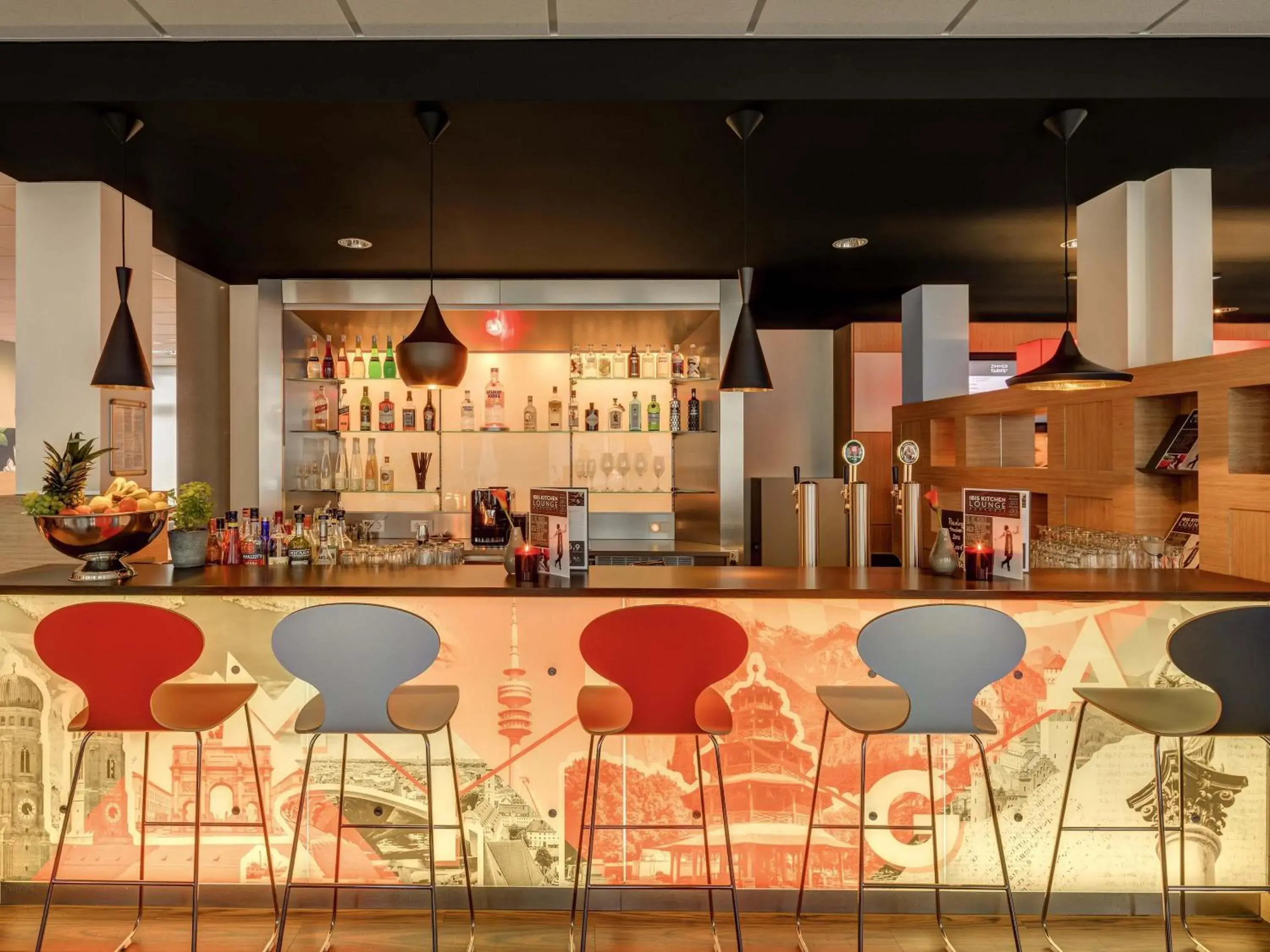 Lounge or bar in ibis München City Süd Lounge or bar in ibis München City Süd