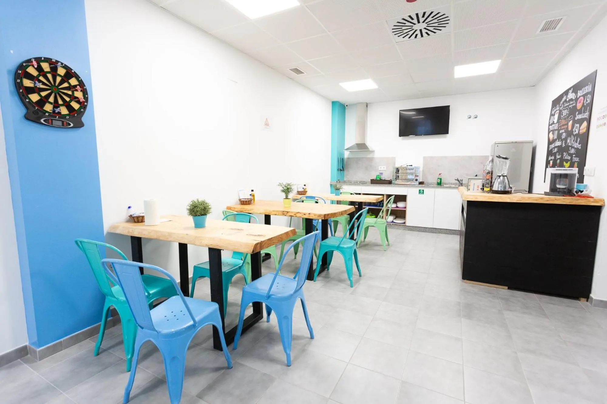 Kitchen or kitchenette in Ohana Tarifa Hostel