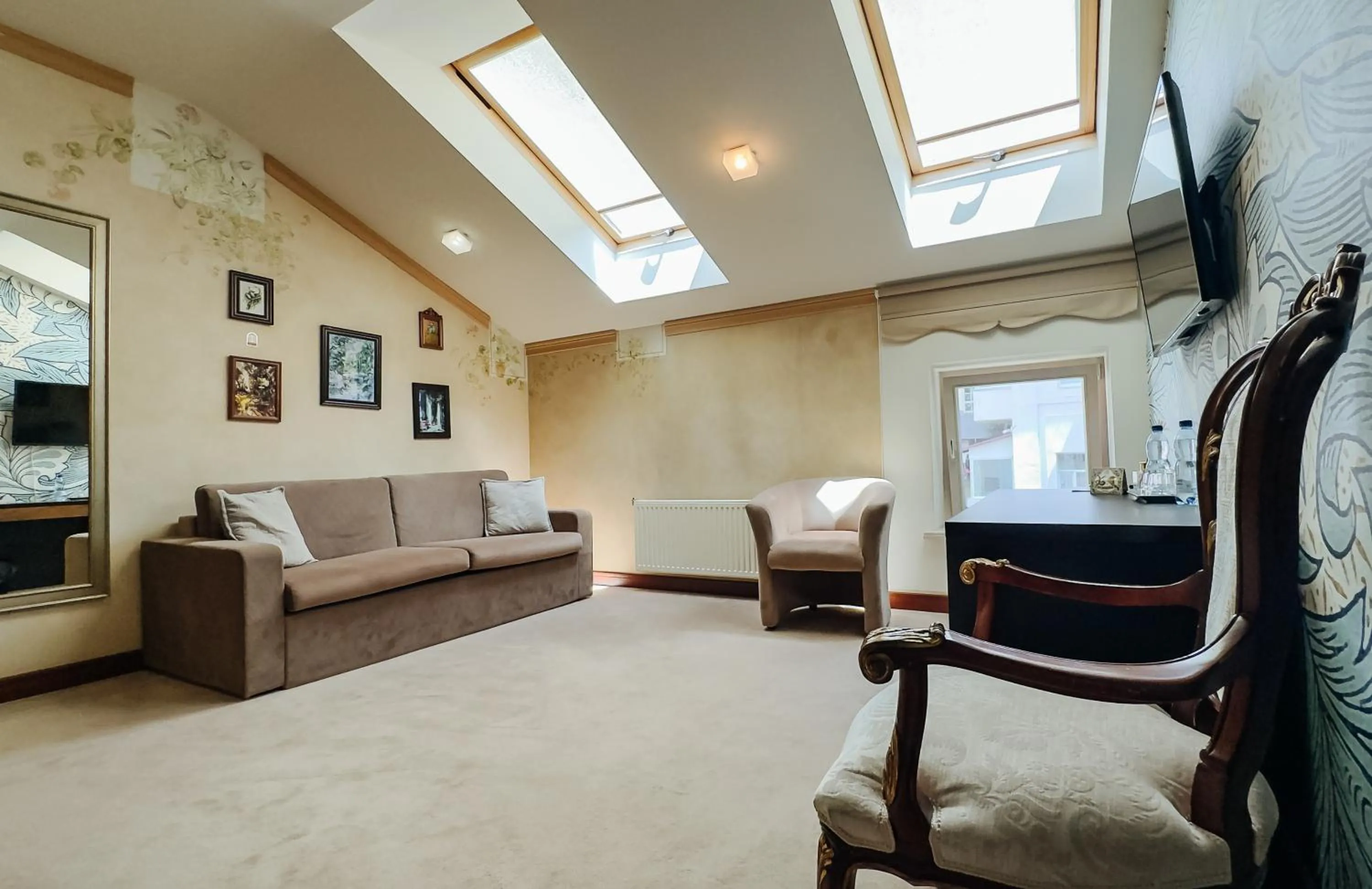 Photo of the whole room in Shato Luxe