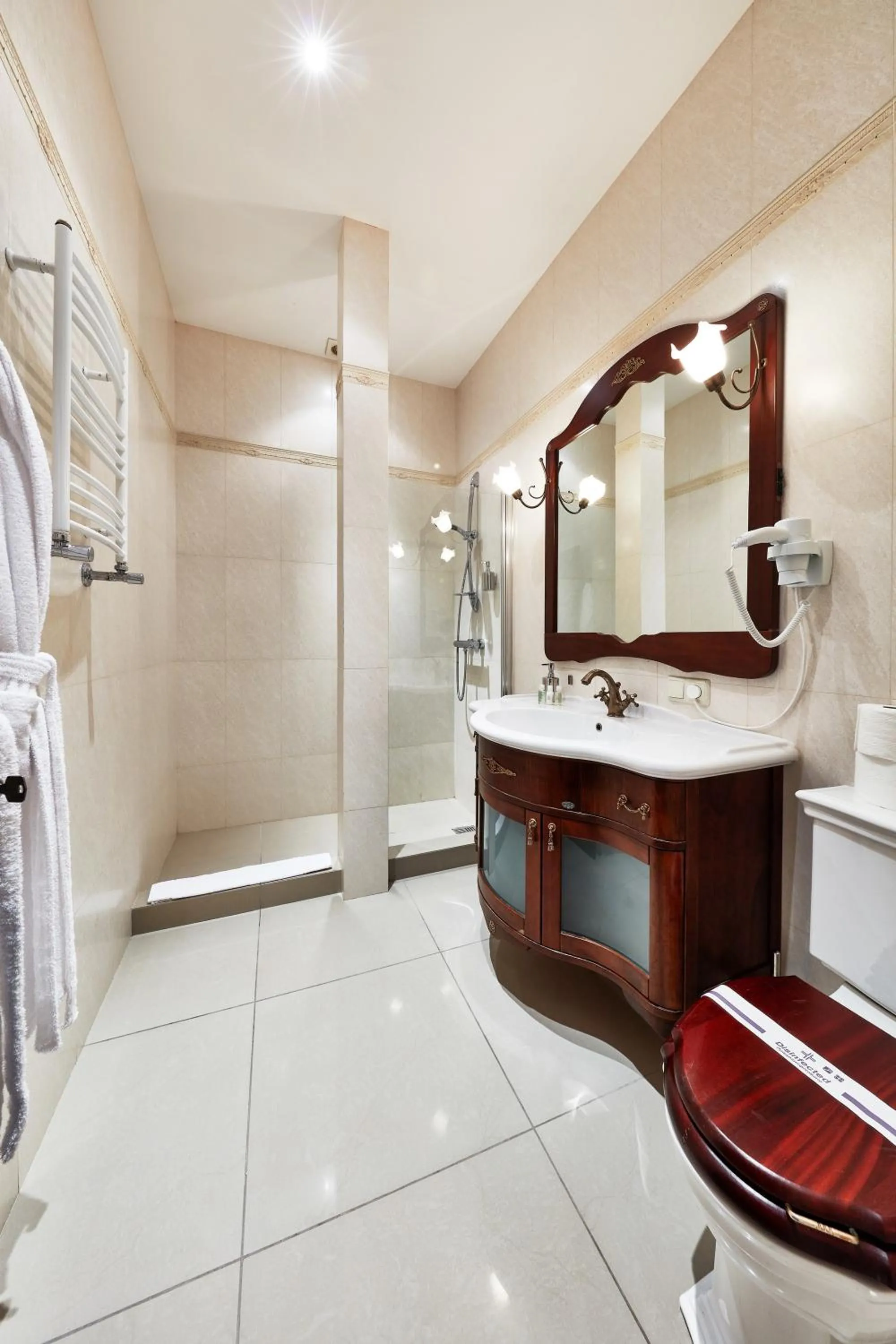 Shower in Shato Luxe