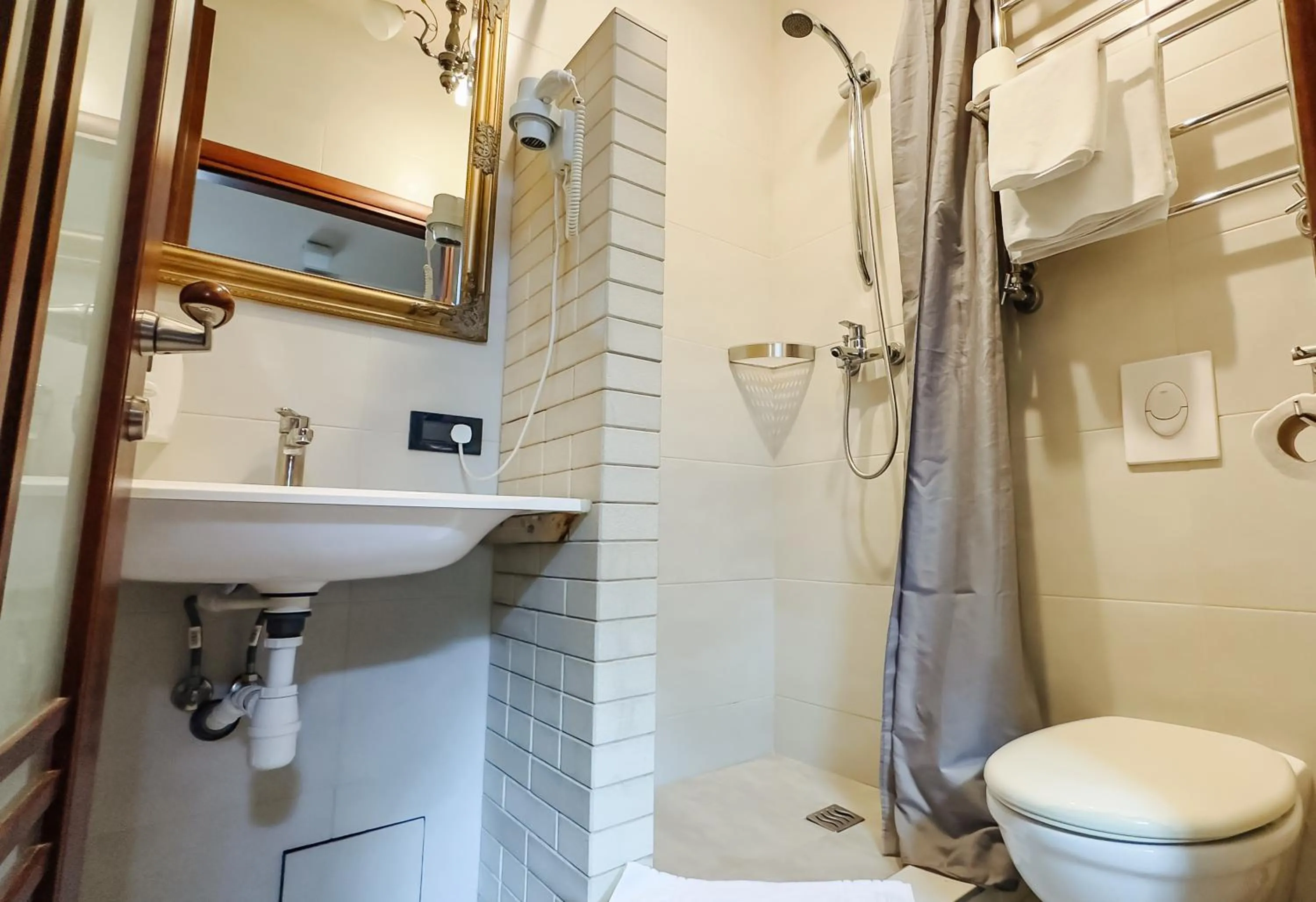 Toilet in Shato Luxe
